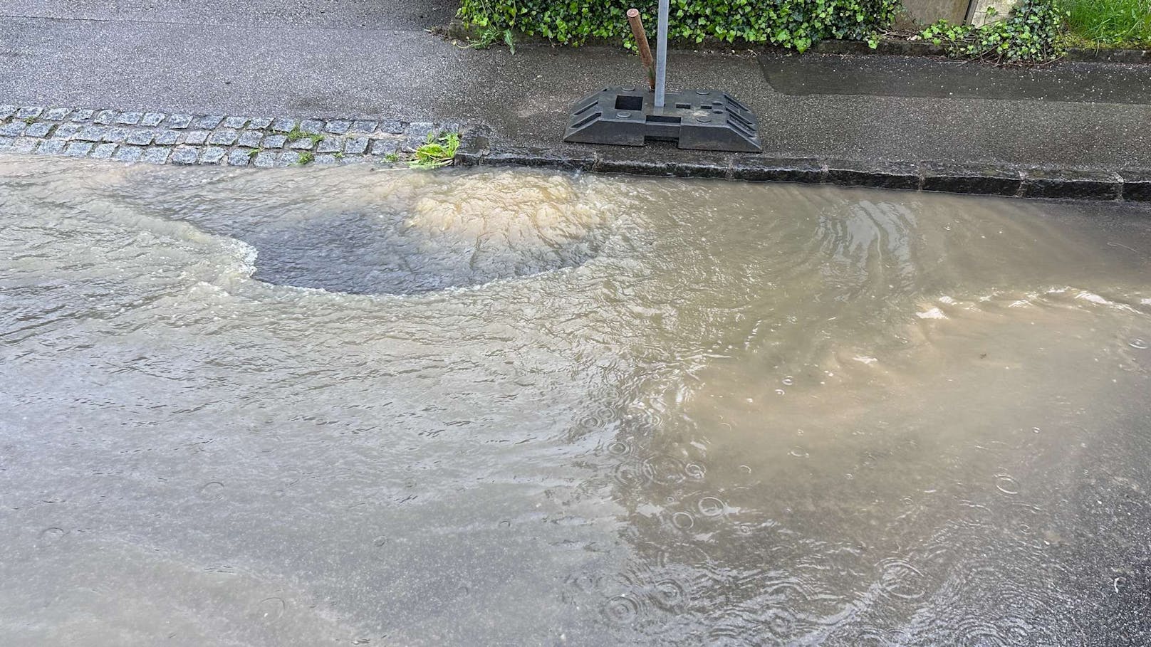 Mehrere Keller und Garagen galt es in Purgstall an der Erlauf auszupumpen. 