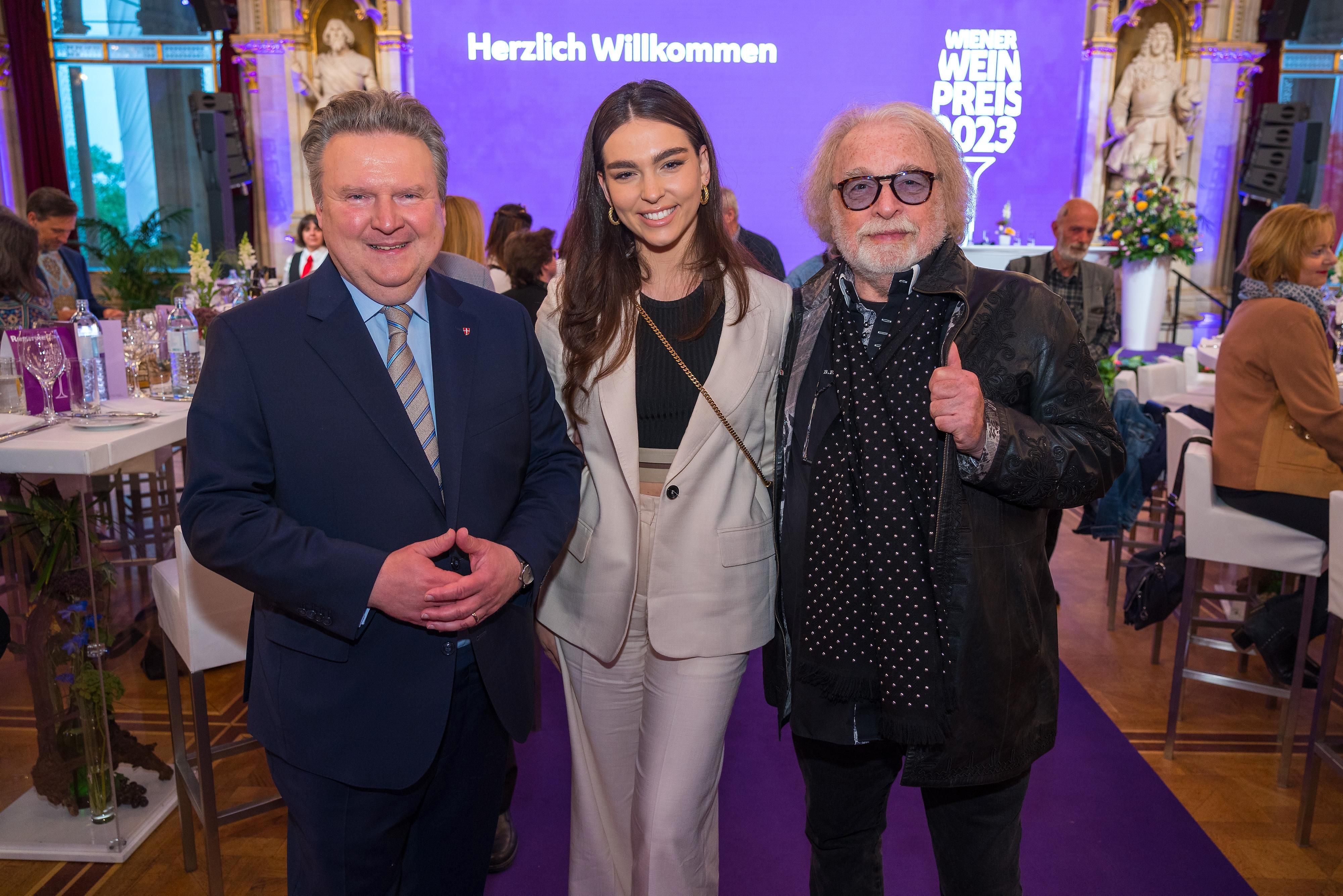 Lili Paul-Roncalli kam mit ihren Eltern zum Wiener Weinpreis von Bürgermeister Michael Ludwig.