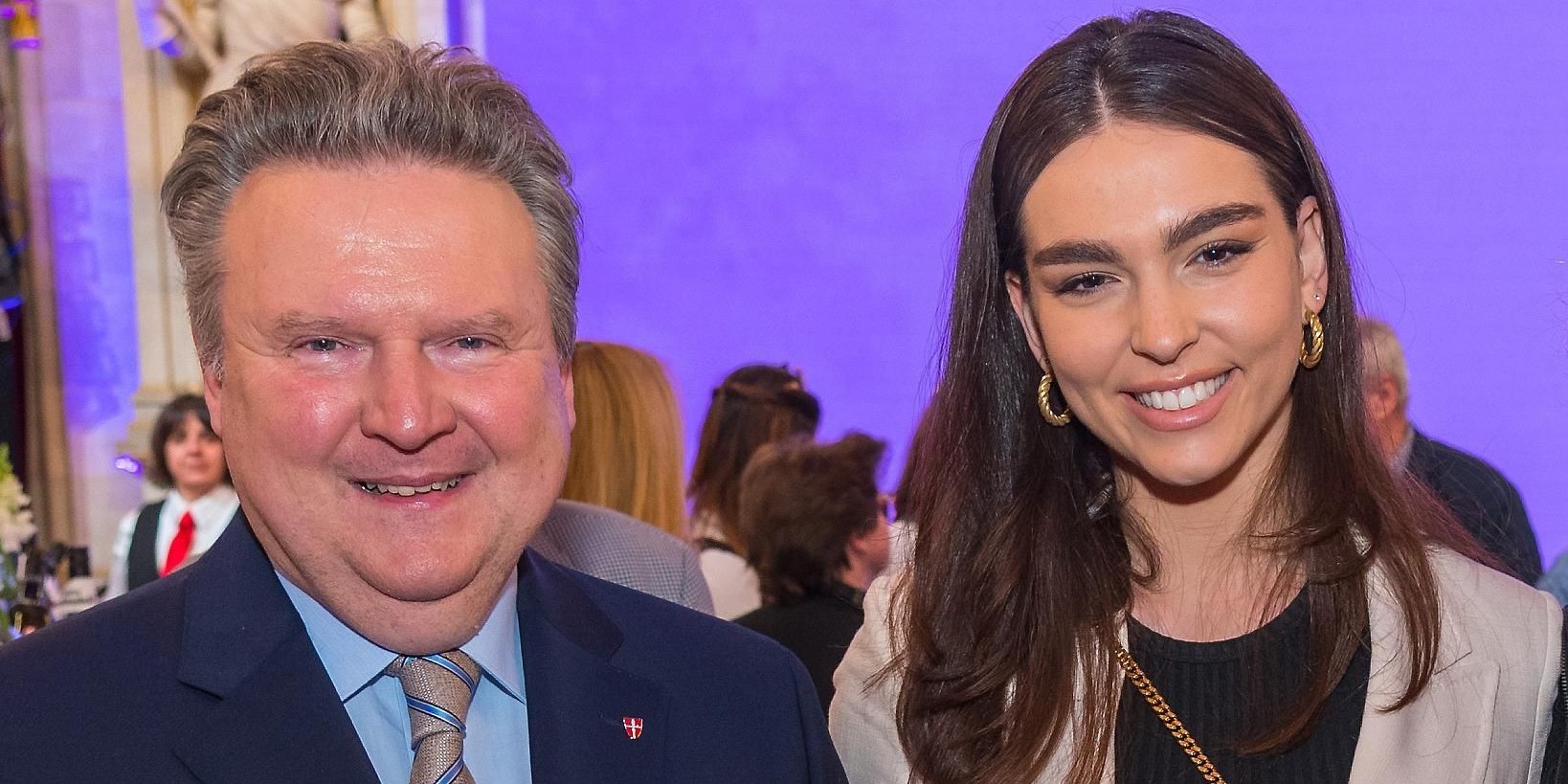 Lili Paul-Roncalli und ihr Vater Bernhard Paul beim Wiener Weinpreis mit Bürgermeister Michael Ludwig.