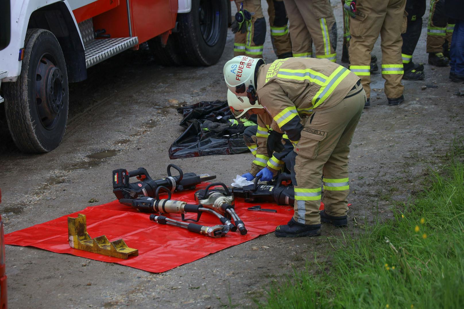 Ein tödlicher Verkehrsunfall hat sich Dienstagnachmittag auf der B141 Rieder Straße bei Hohenzell (Bezirk Ried im Innkreis) ereignet.