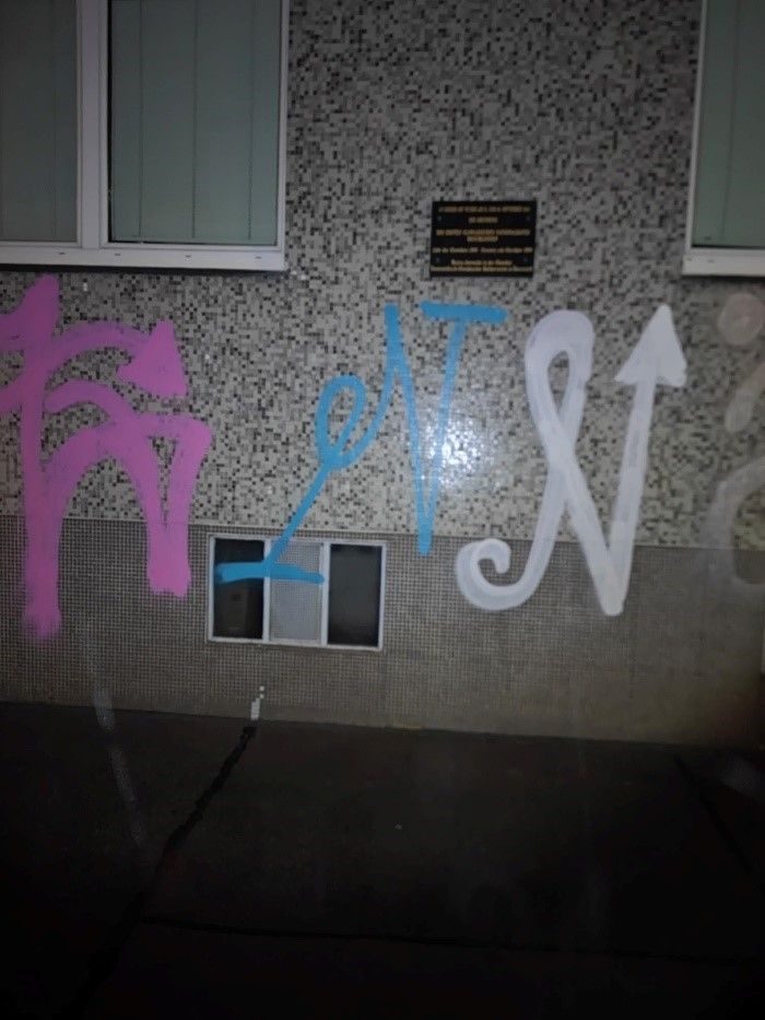 Sachbeschädigung durch Graffitis in Wien-Wieden.