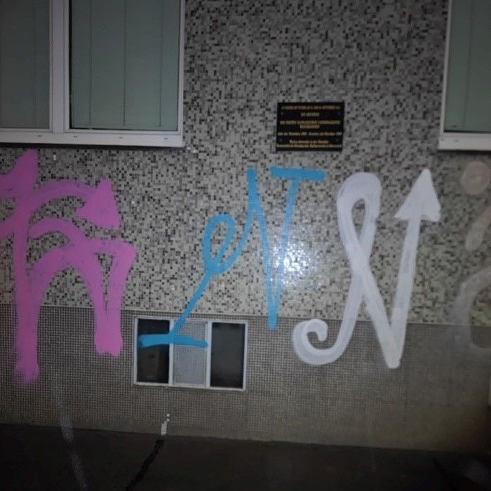 Sachbeschädigung durch Graffitis in Wien-Wieden.