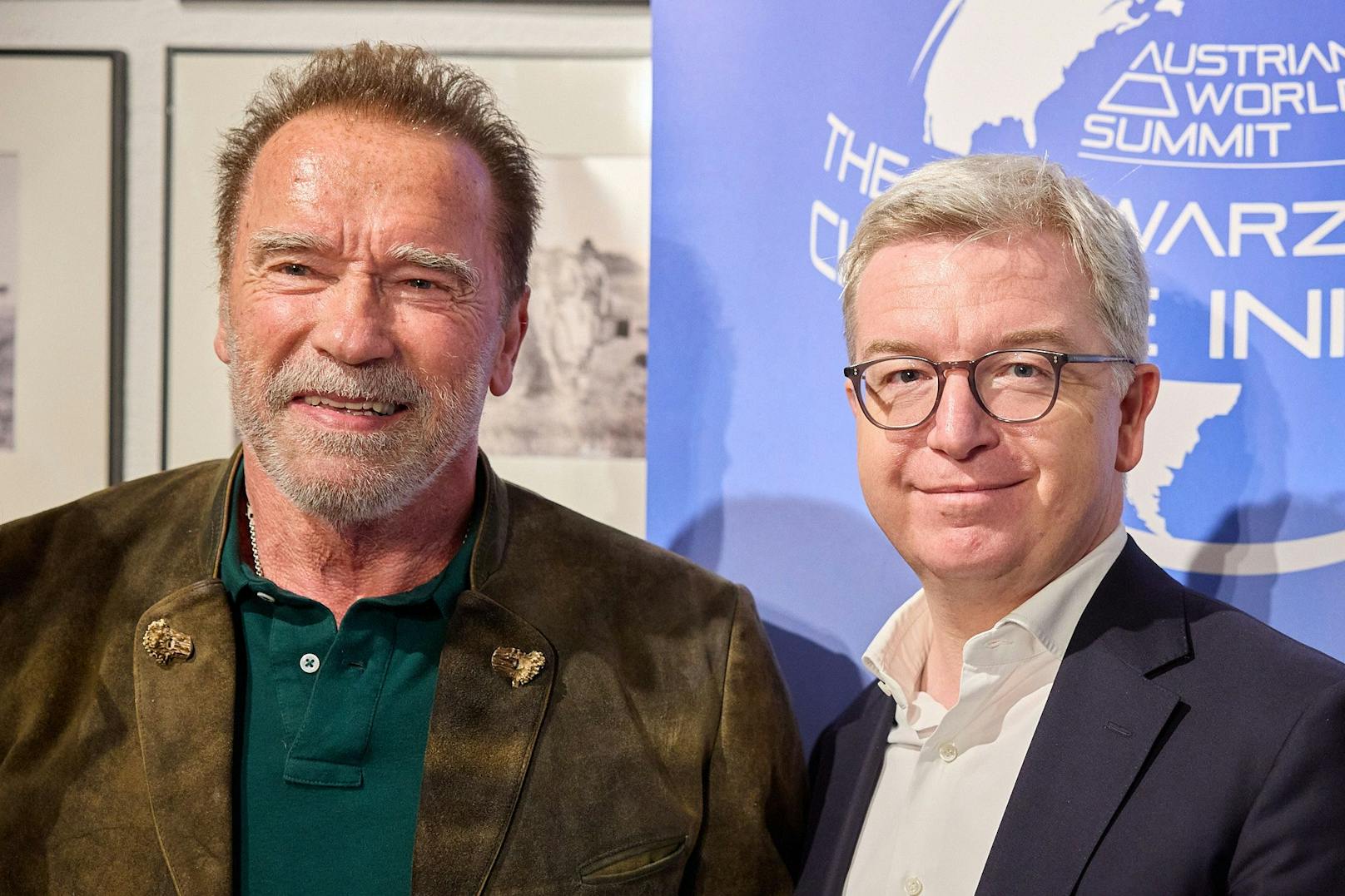 Arnold Schwarzenegger und Raiffeisen NÖ-Wien Generaldirektor Michael Höllerer.