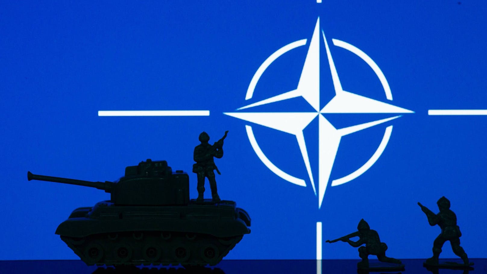 Nato-Hammer! ER soll Wladimir Putin das Fürchten lehren