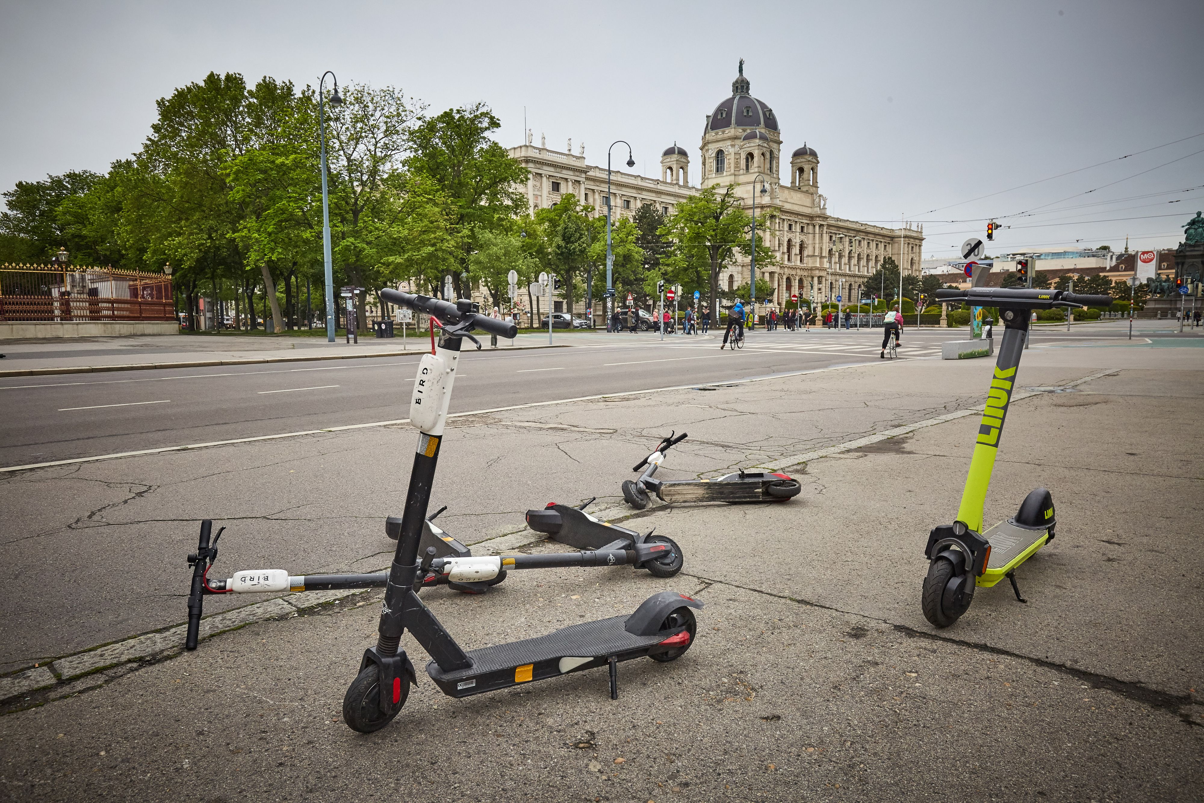 Das Parken auf dem Gehsteig ist ab jetzt verboten.