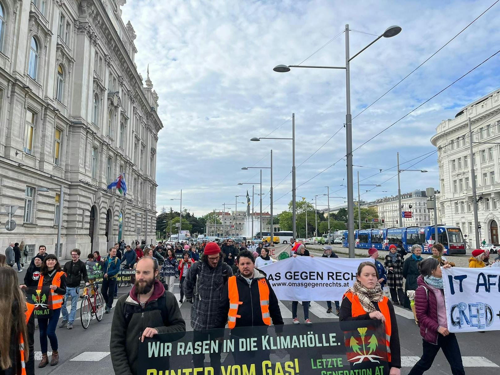 Klimakleber-Marsch sorgt in Wiener City für Wirbel
