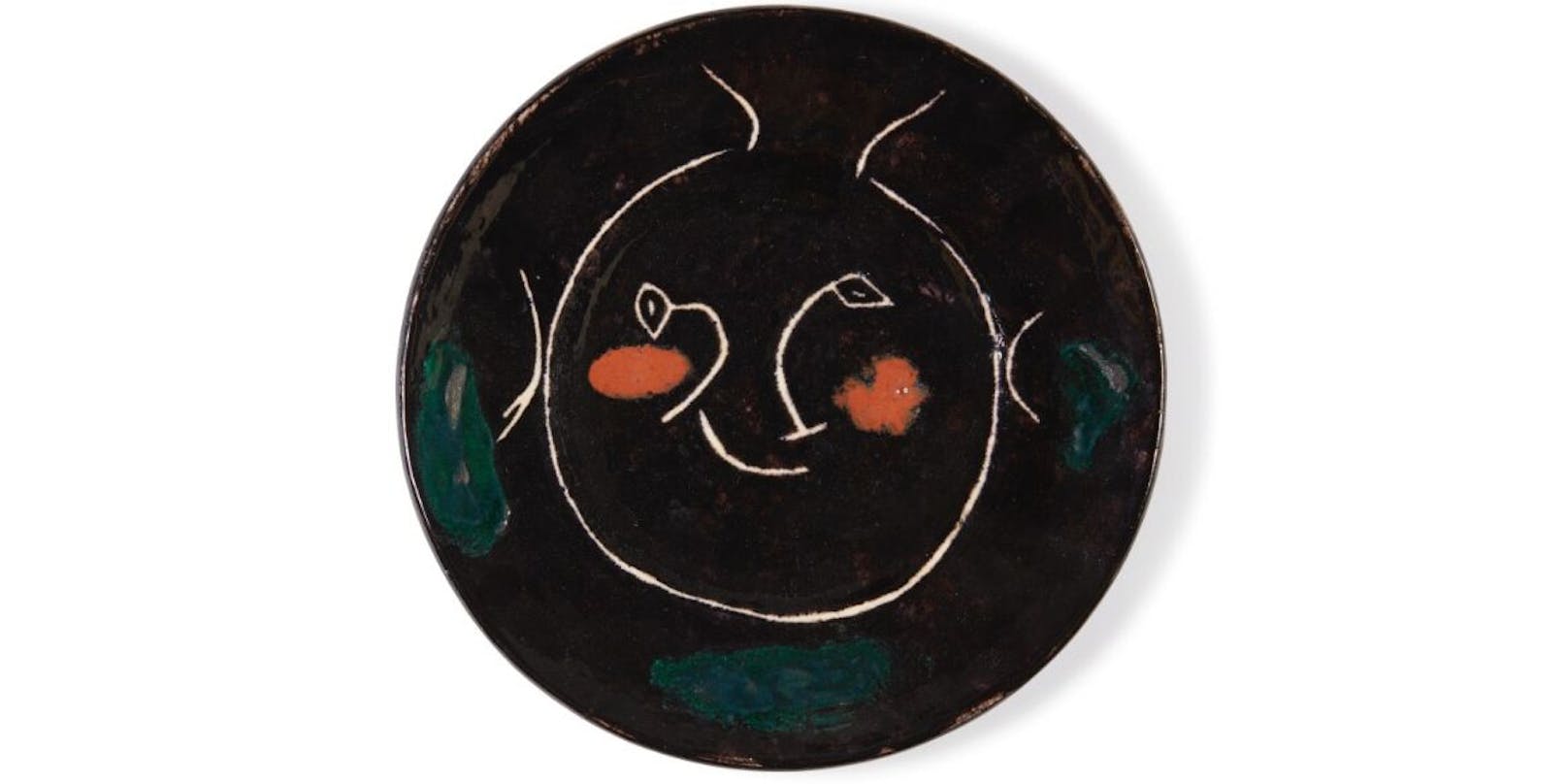 Wie sich später herausstellte, waren die Keramikteller Teil von Pablo Picassos Reihe "Visage Noir", die er in den 40er-Jahren in einem Tonstudio in Südfrankreich produzierte.