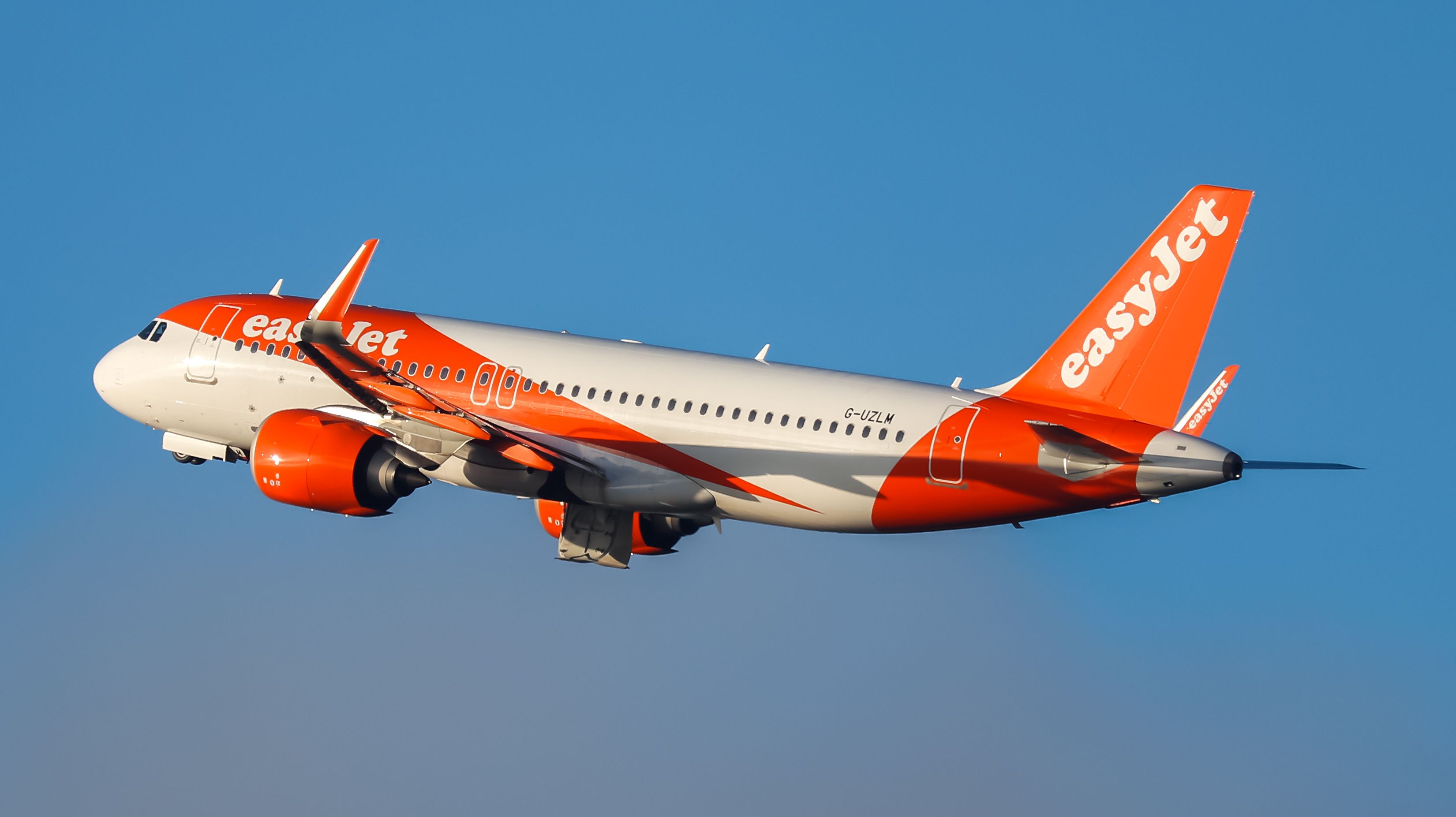Ein Flugzeug der Linie "Easyjet" musste wegen Rauchbildung an Bord umkehren. Symbolbild. 