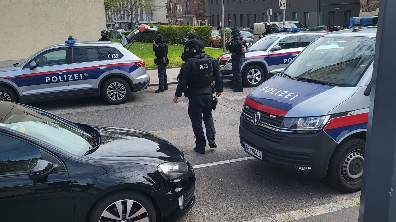 Heute.at - Wega-Einsatz! Mann raubt Bank mit Spielpistole aus