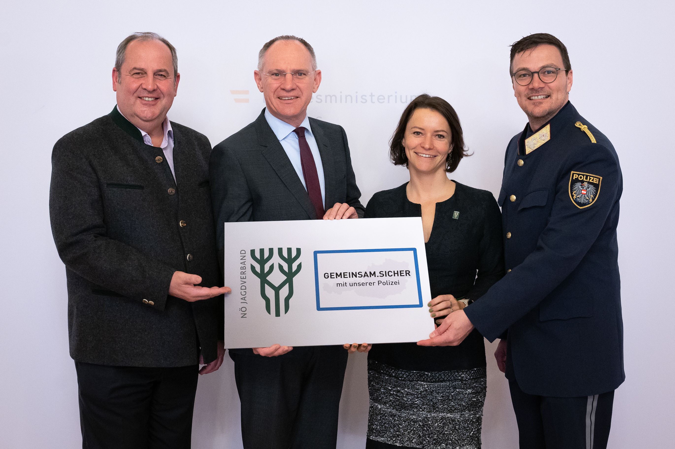 : Josef Pröll, Gerhard Karner, Generalsekretärin Silvia Scherhaufer und LP-Direktorstellvertreter Johannes Peham (v.l.)