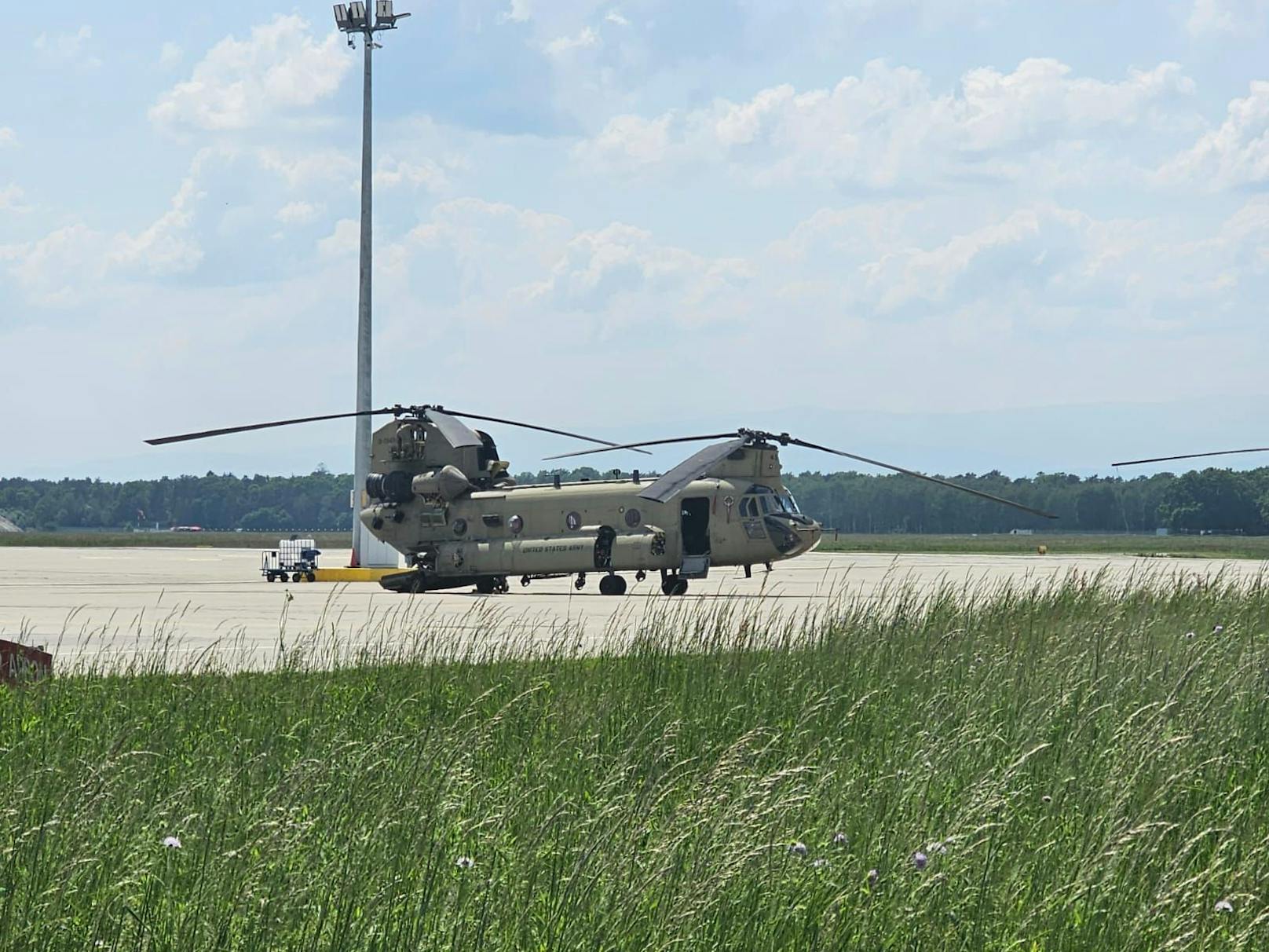 Die Chinooks des US-Armee am Grazer Flughafen.