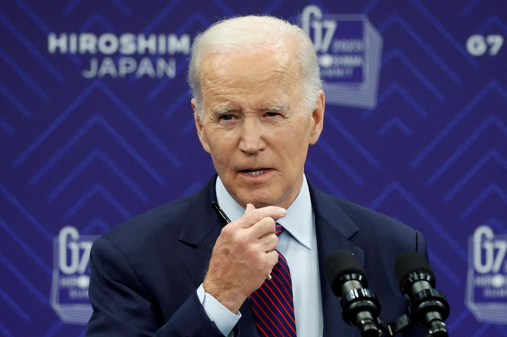 Das Ukraine-Paket umfasse "Munition, Artillerie und gepanzerte Fahrzeuge", teilte Joe Biden mit.