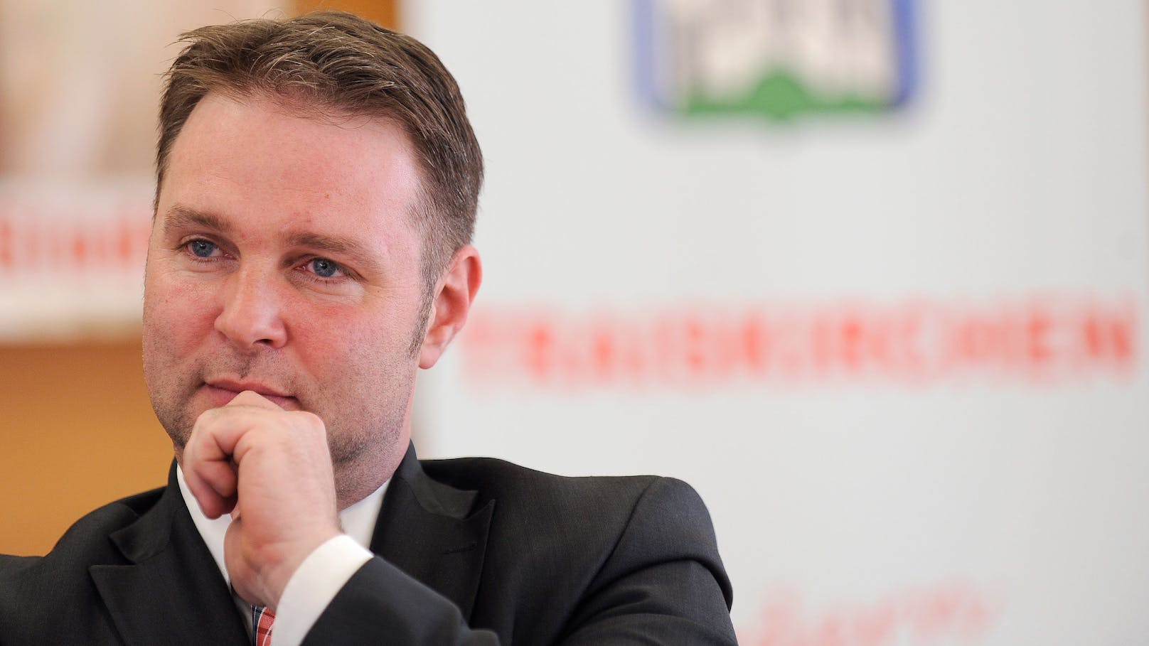 Im April 2014 wurde Andreas Babler als Nachfolger des zurückgetretenen Traiskirchner Bürgermeisters Knotzer  präsentiert.