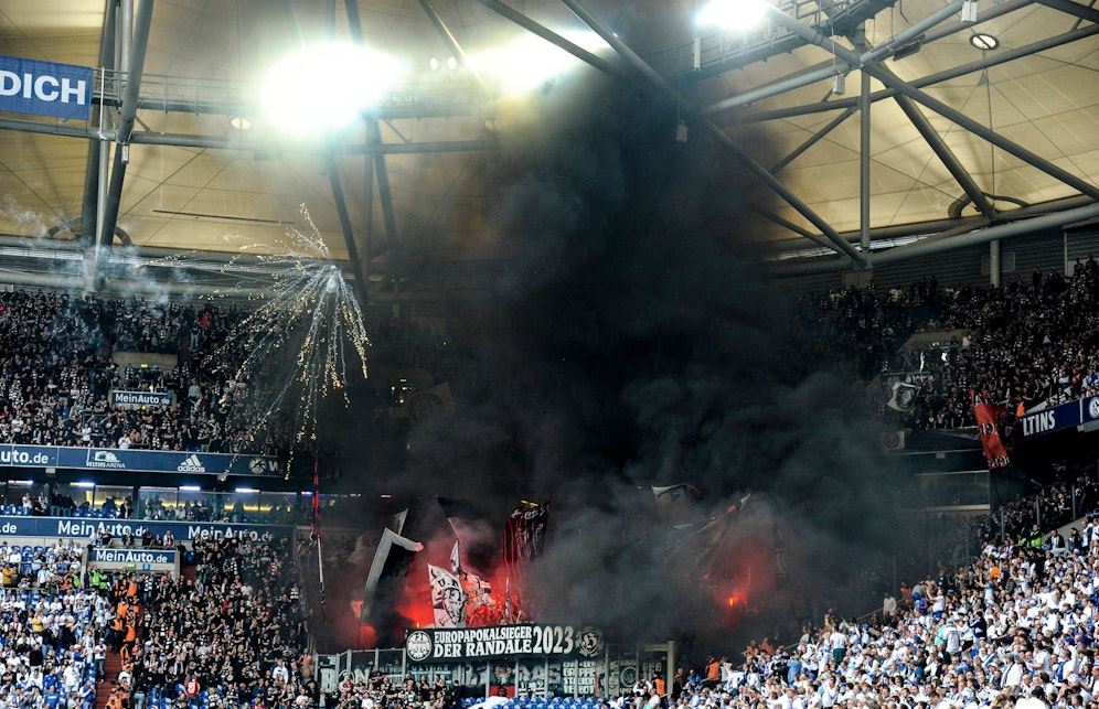 Heftige Ausschreitungen im Schalke-Stadion