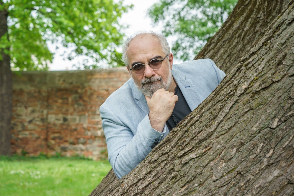 Michael Niavarani sorgt beim Benefizabend des Vereins Hemayat für Unterhaltung.