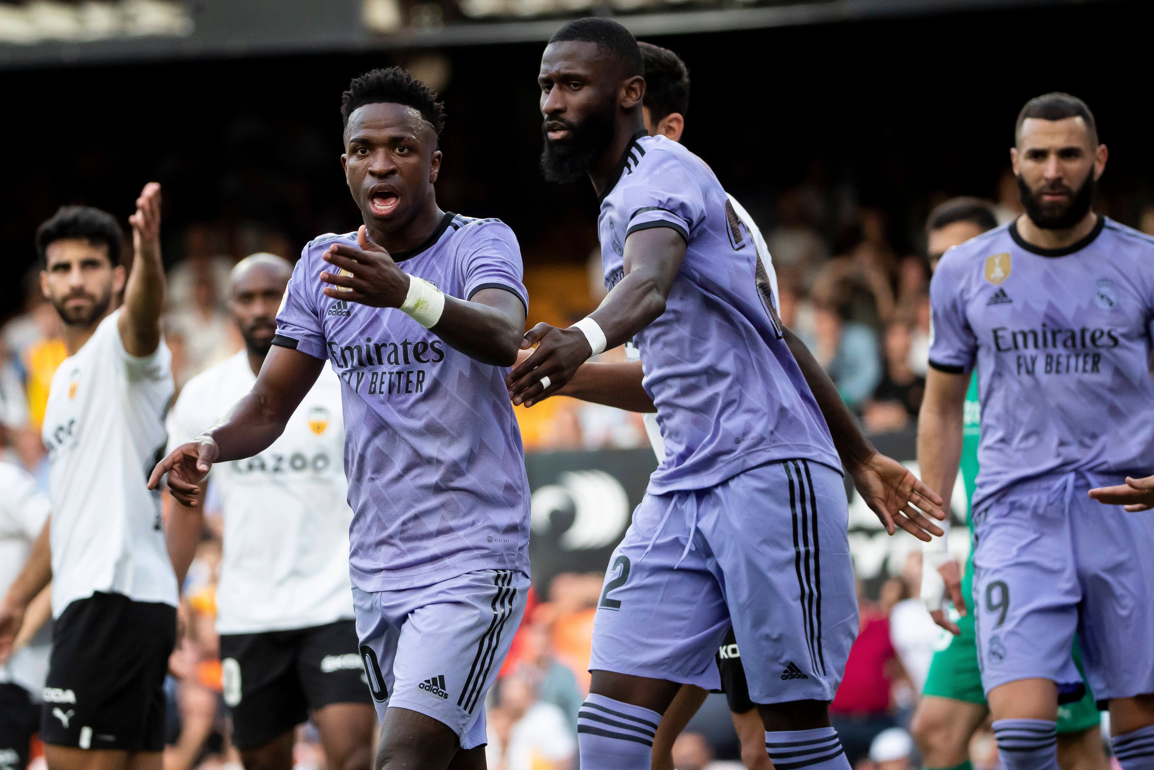 Real-Star Vinicius Junior (l.) wurde Opfer rassistischer Beleidigungen