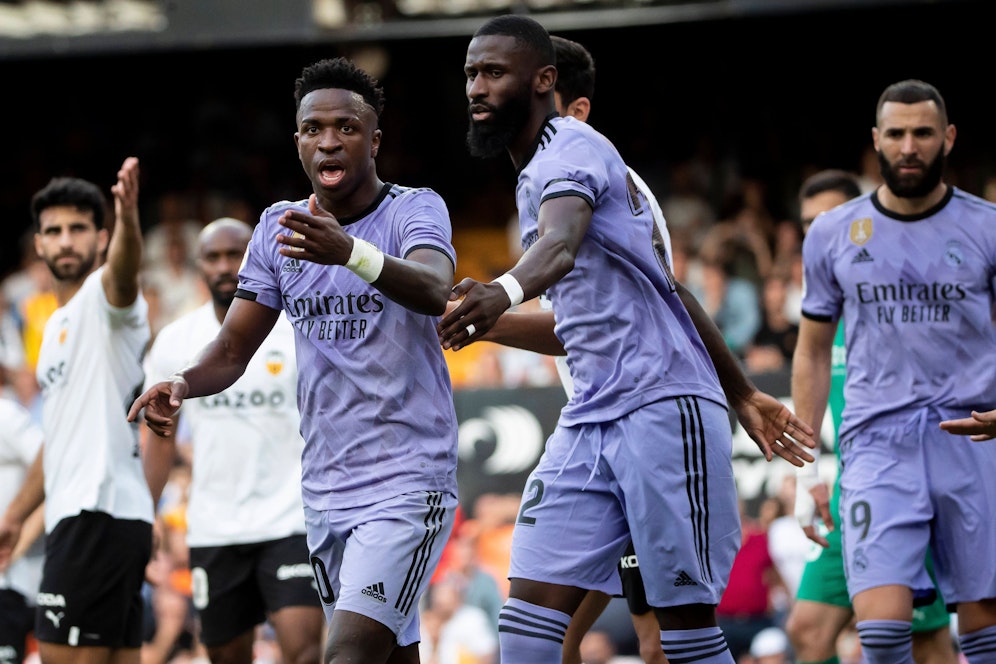 Real-Star Vinicius Junior (l.) wurde Opfer rassistischer Beleidigungen