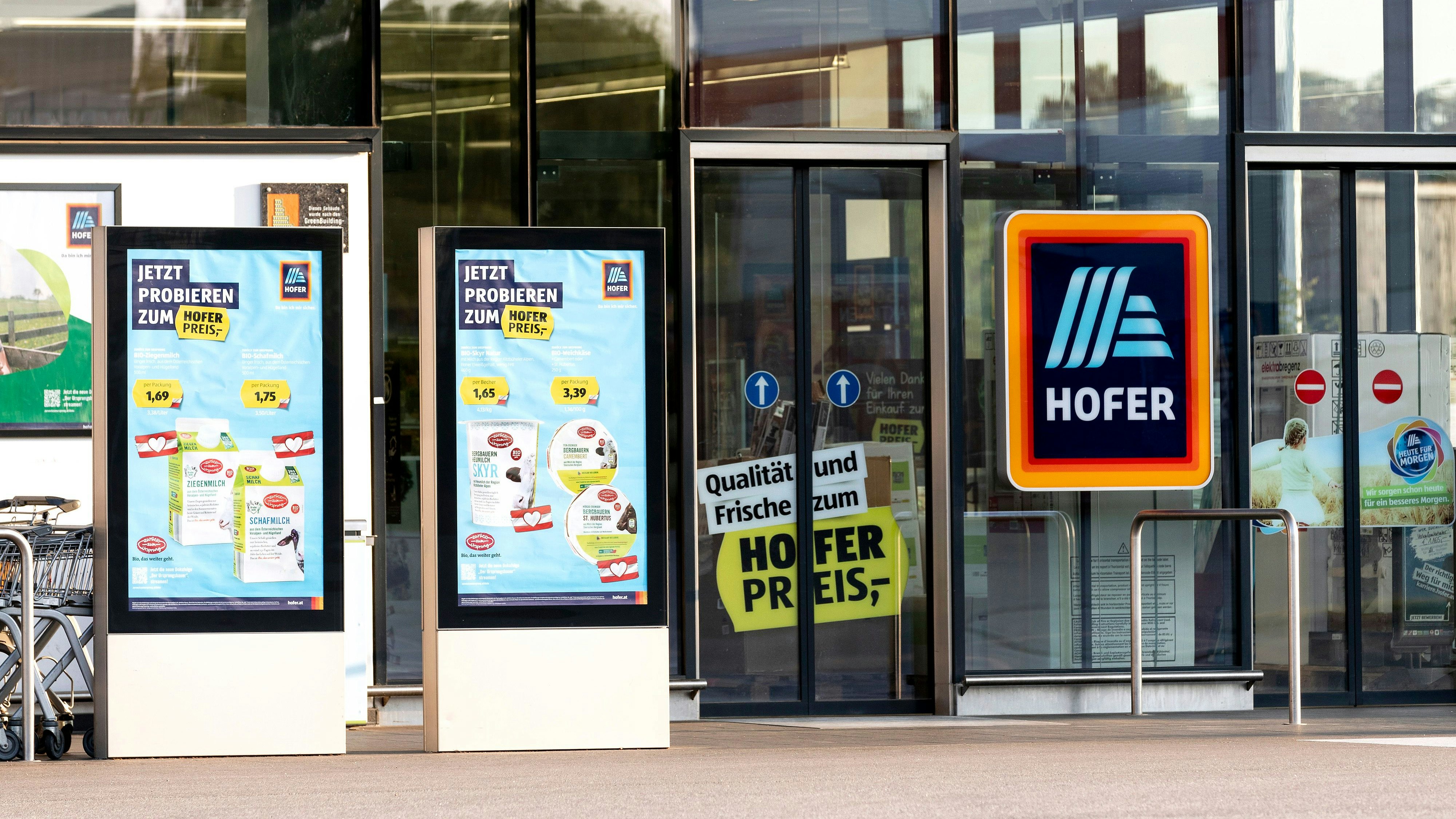 Außenansicht einer Hofer-Filiale. Archivbild vom 28. Juli 2023