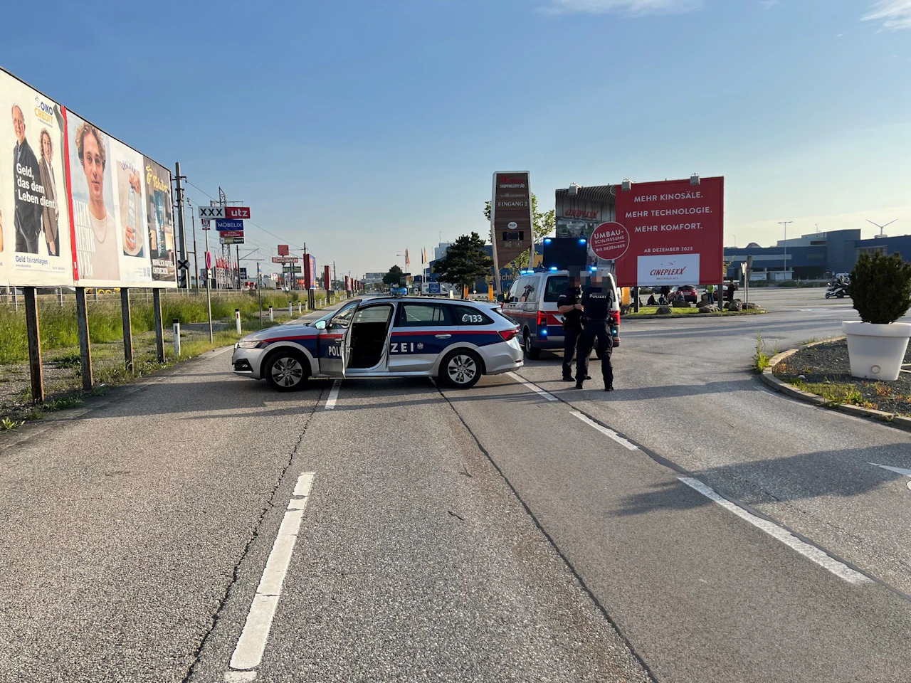 Heute.at - Rammbock-Attacke auf Juwelier in der SCS