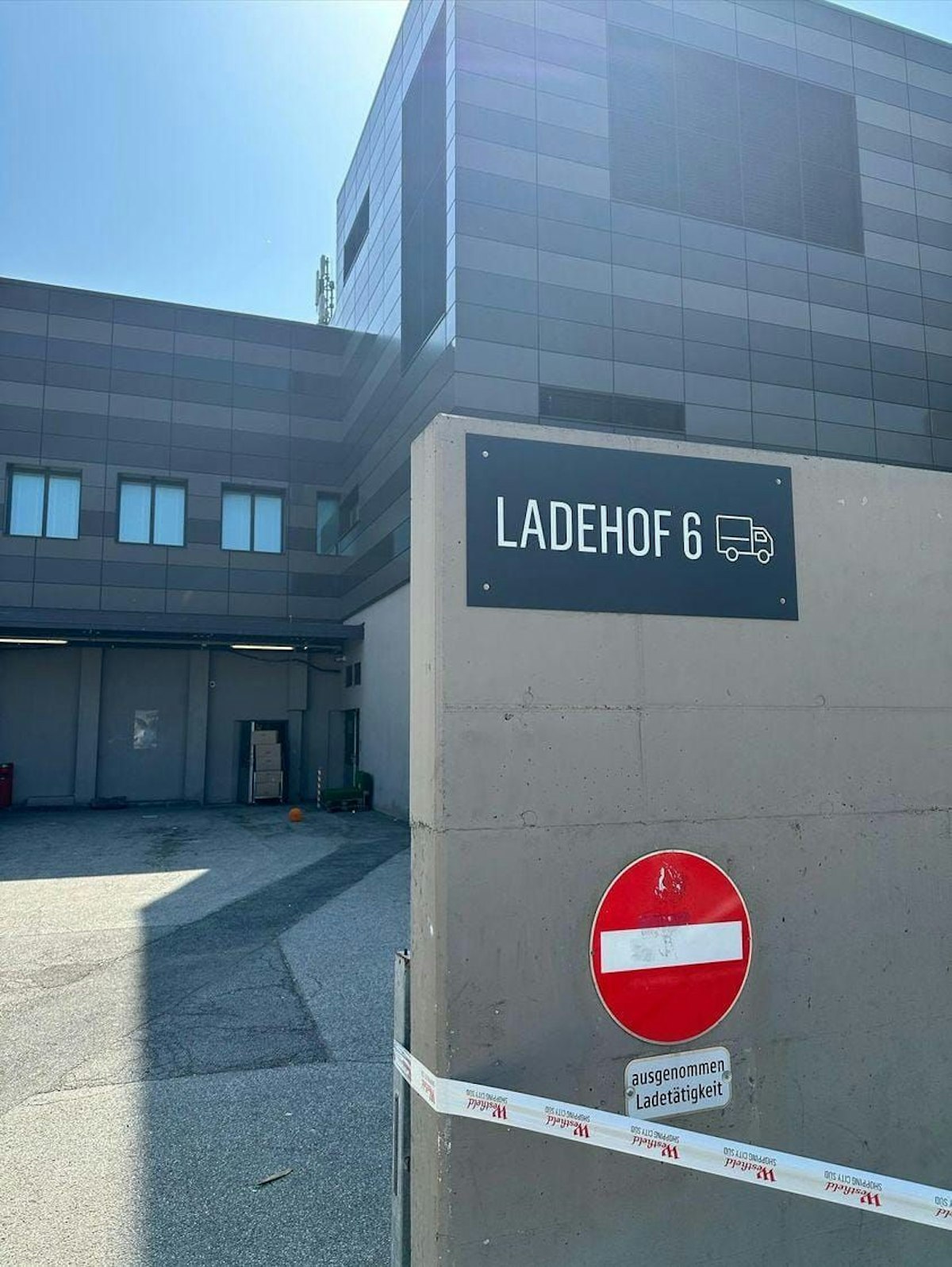 Rammbock-Coup in der SCS in Vösendorf