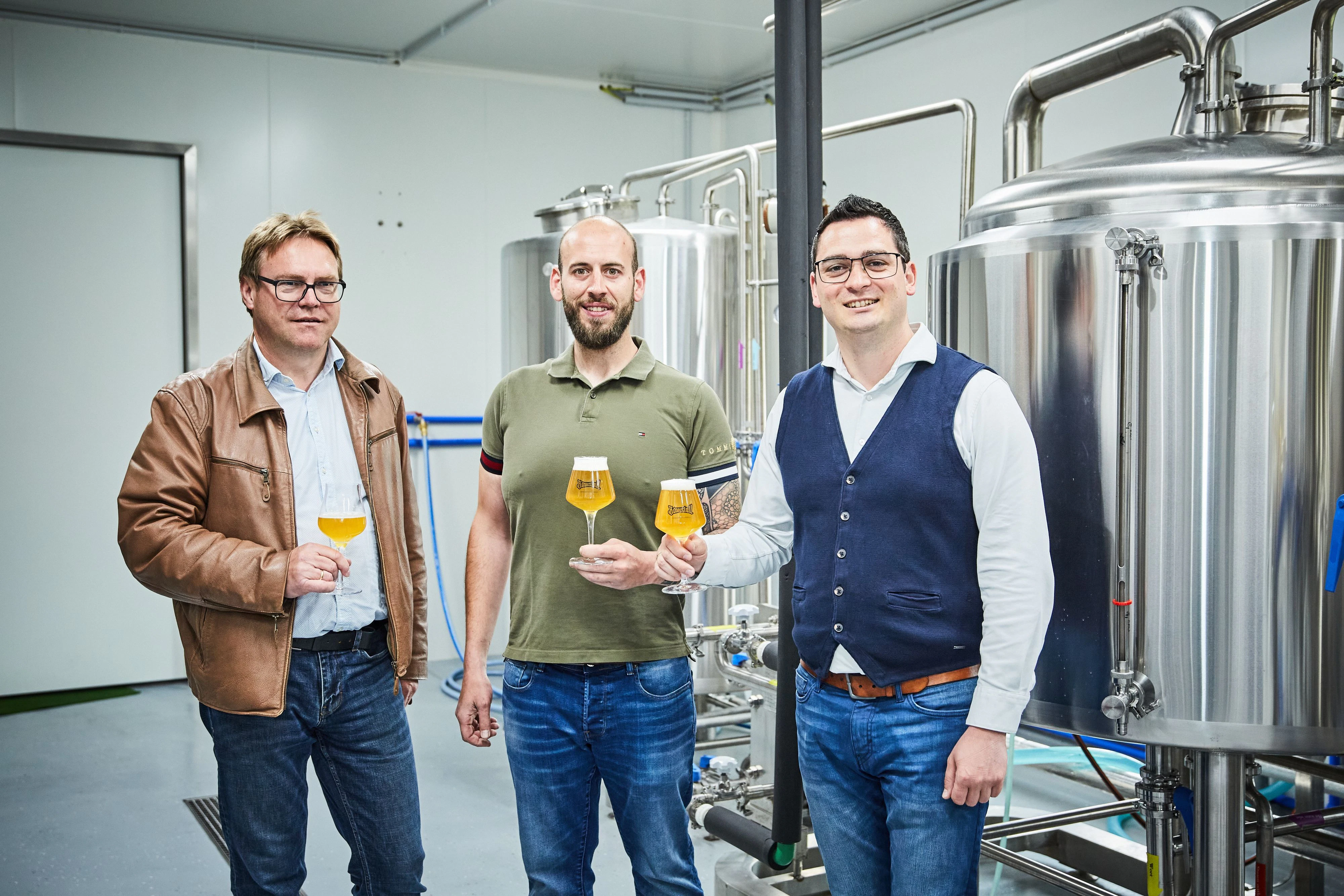 Bauamtsdirektor Robert Scherer, Georg Schwameis (Braustall) und Bürgermeister Patrick Strobl