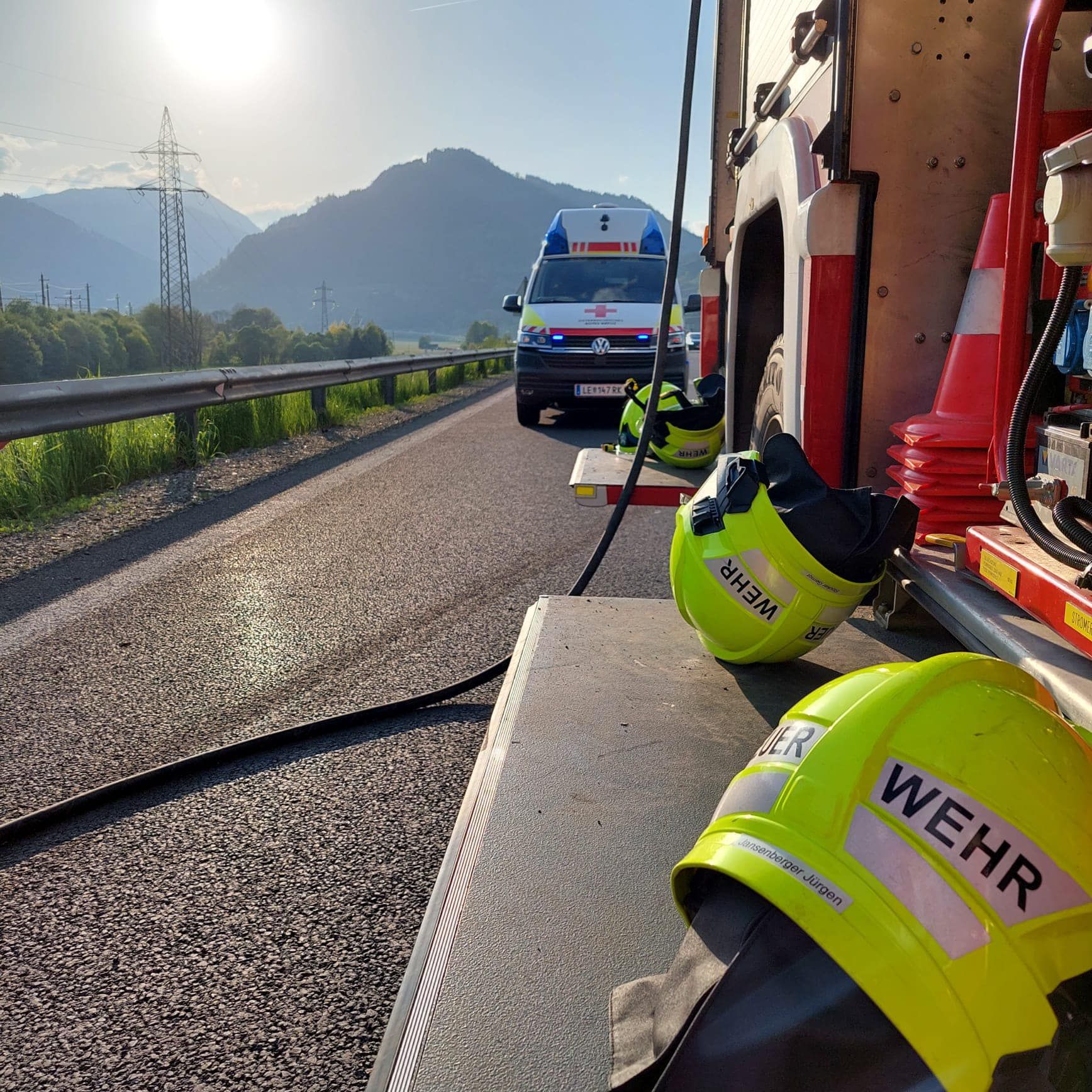 Im Einsatz stand neben der Polizei und der Feuerwehr auch das Rote Kreuz (Ortsstelle Mautern).