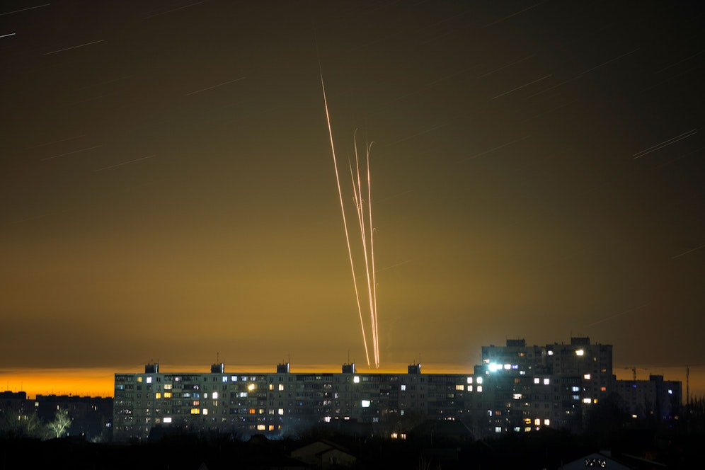 Aus der russischen Grenzregion Belgorod werden immer wieder Raketen auf die Ukraine abgefeuert. Nun griffen Partisanen offenbar selbst das eigene Land an. 