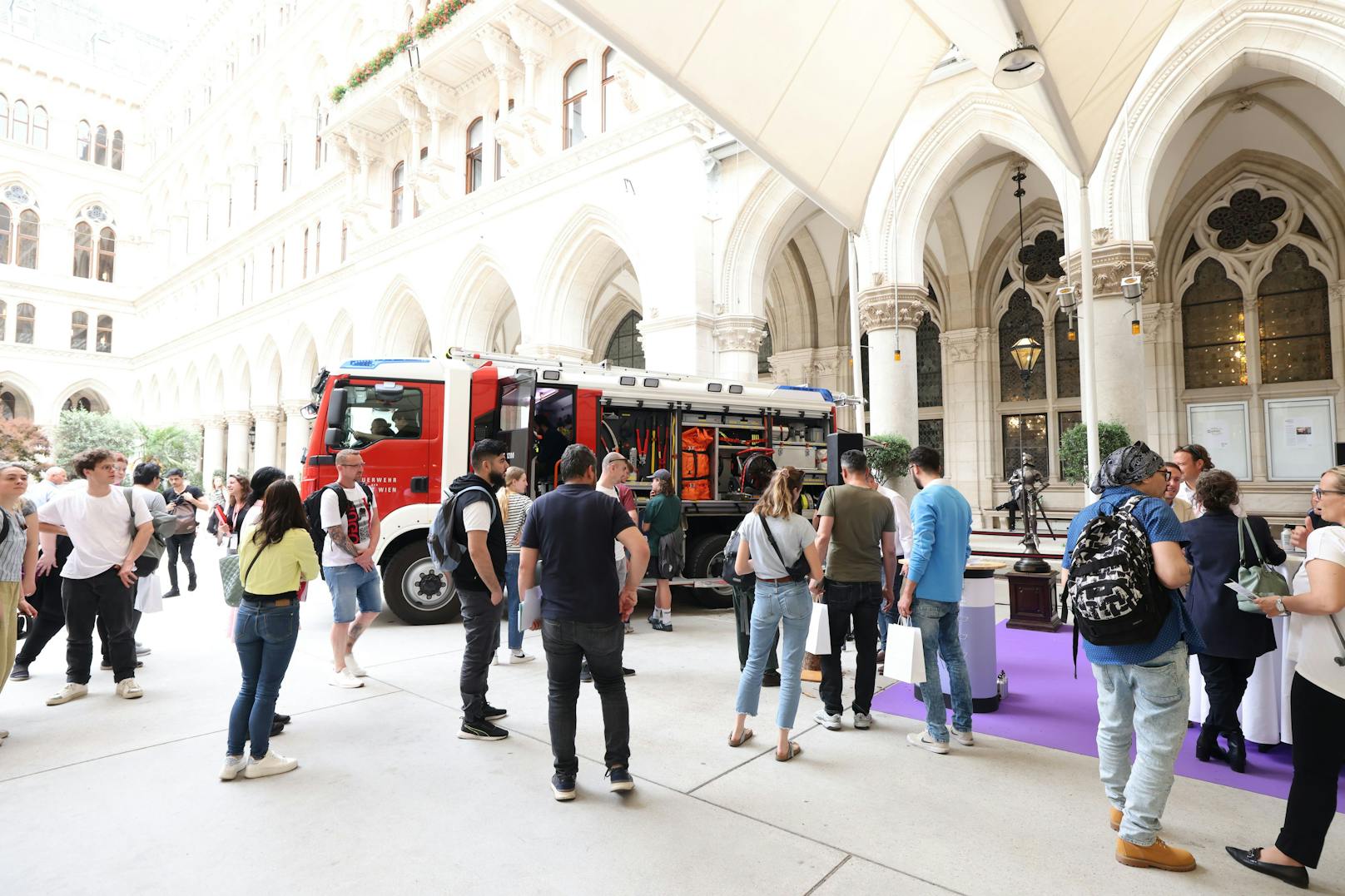 Auch die Einsatzorganisationen wie Rettung und Feuerwehr präsentierten sich bei der Jobmesse.