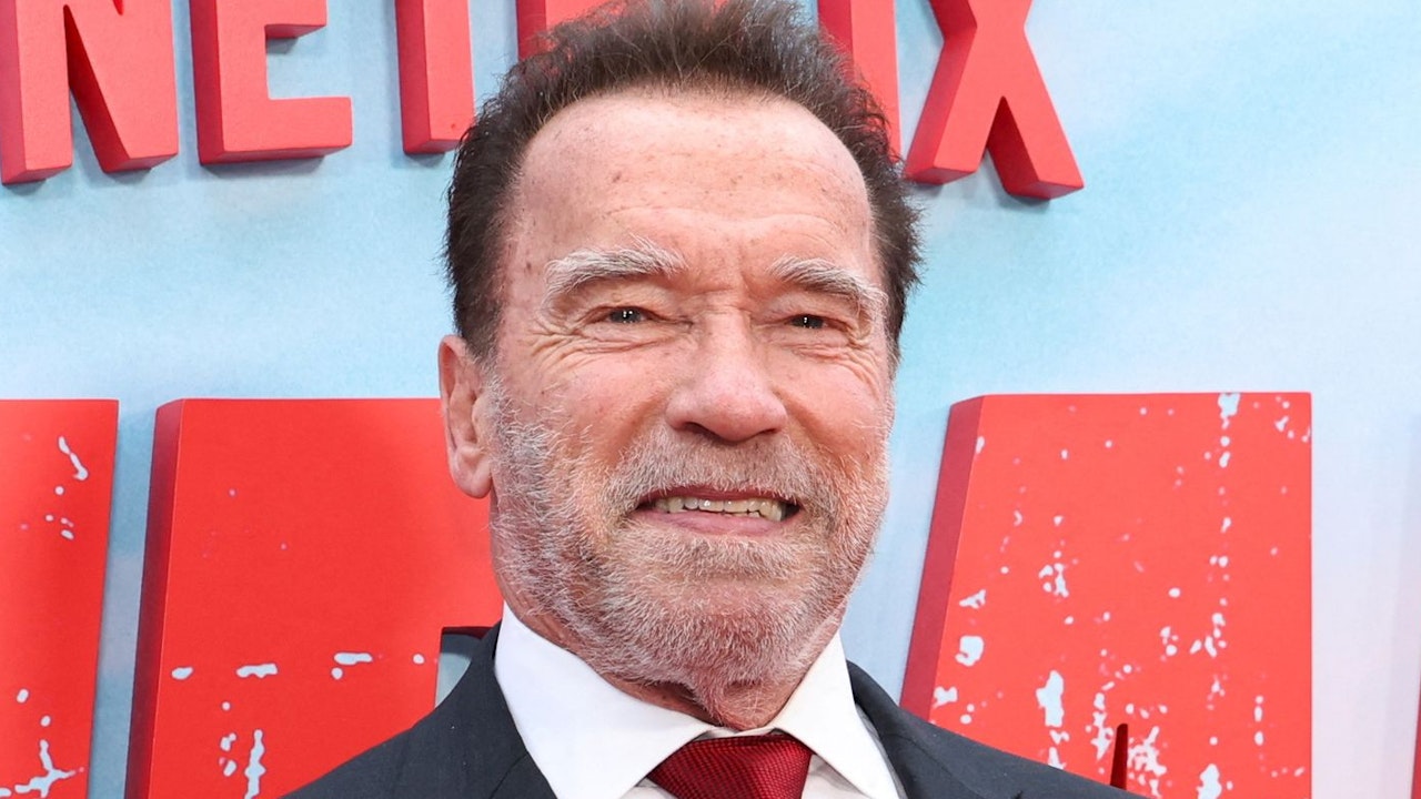 Heute.at - Arnold Schwarzenegger busselt ungarische Schauspielerin