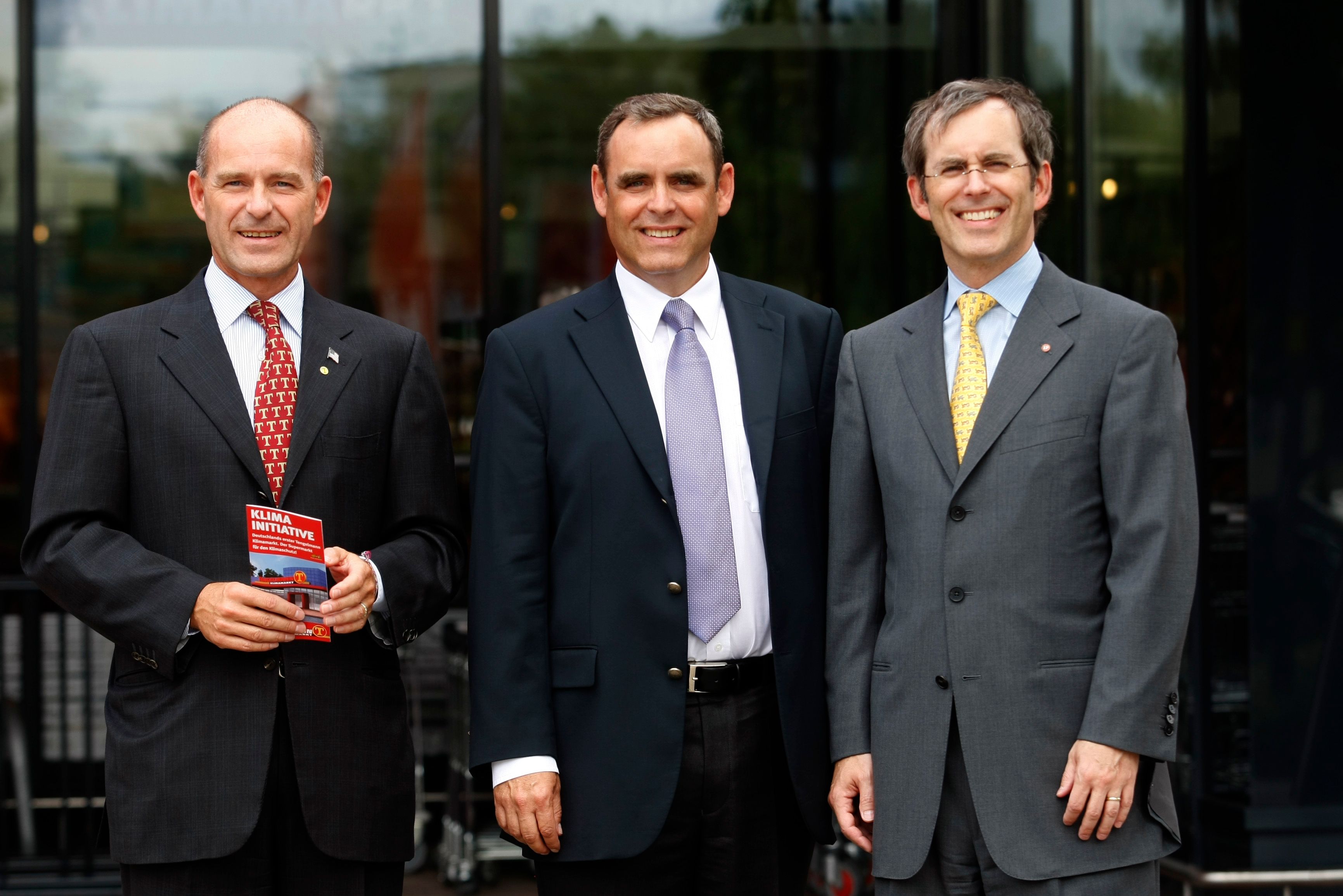 Der deutsche Milliardär Karl-Erivan Haub brach im April 2018 allein zu einer Skitour in den Schweizer Alpen auf und kehrte nie zurück. 