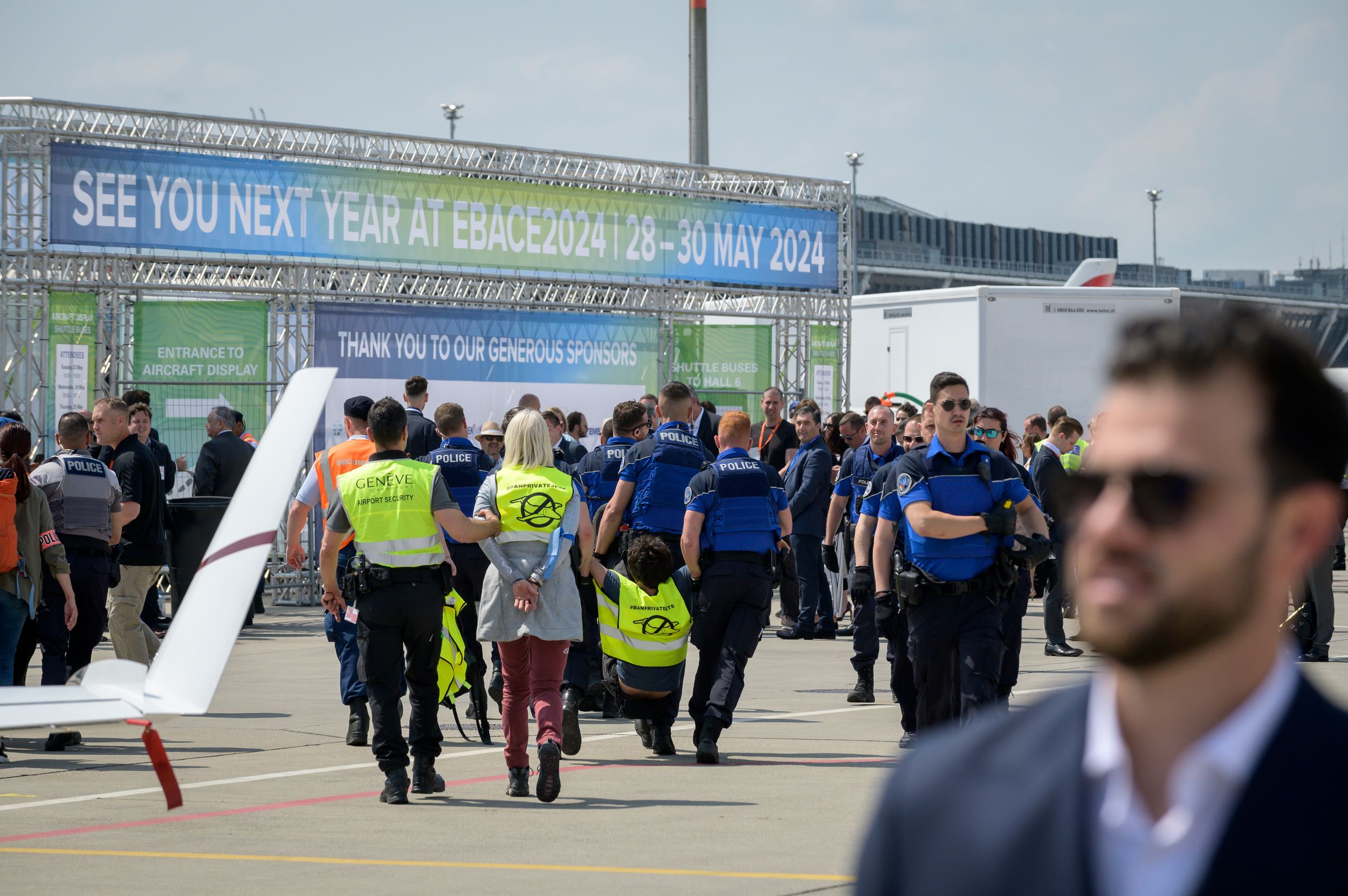 Zwei Österreicherinnen wurden bei der Aktion festgenommen.