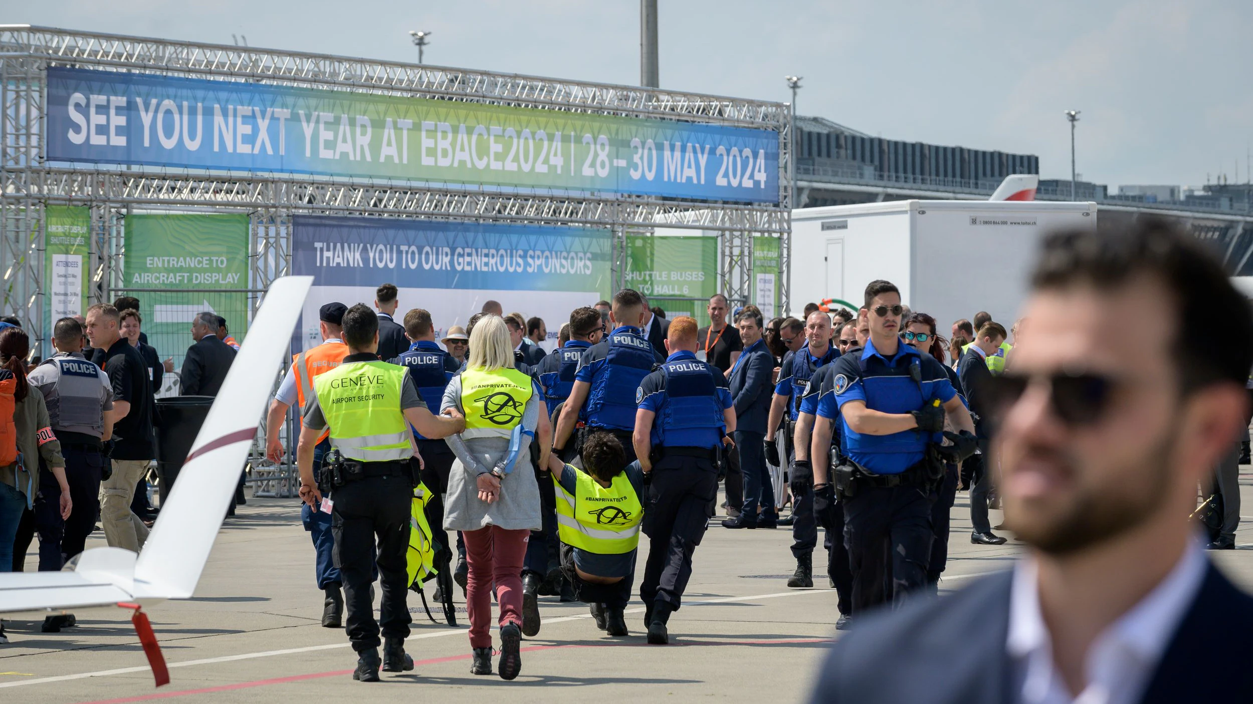 Zwei Österreicherinnen wurden bei der Aktion festgenommen.