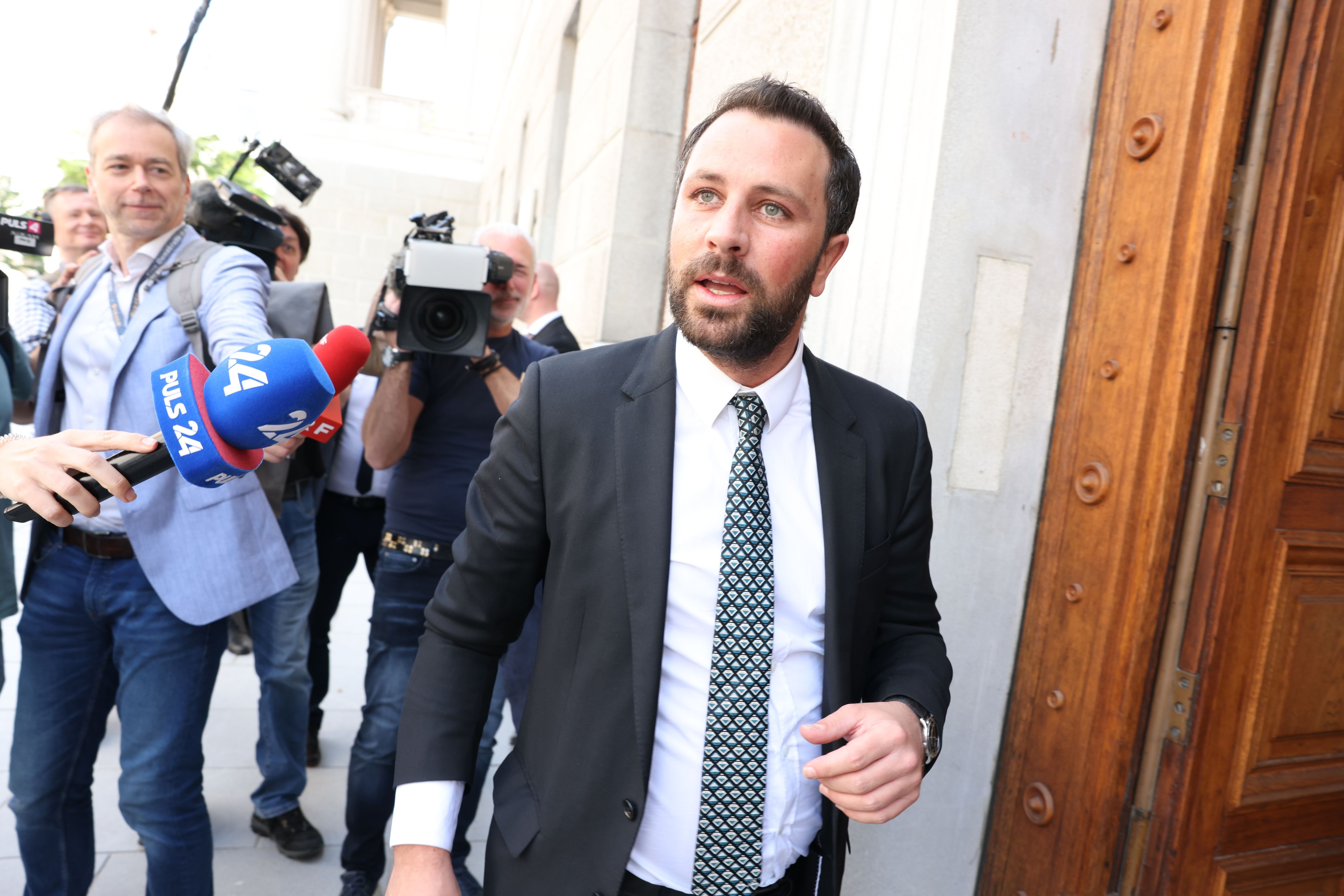 Der Tiroler SPÖ-Chef Georg Dornauer geht wieder einmal auf Distanz zur Bundespartei und Vorsitzendem Andreas Babler.