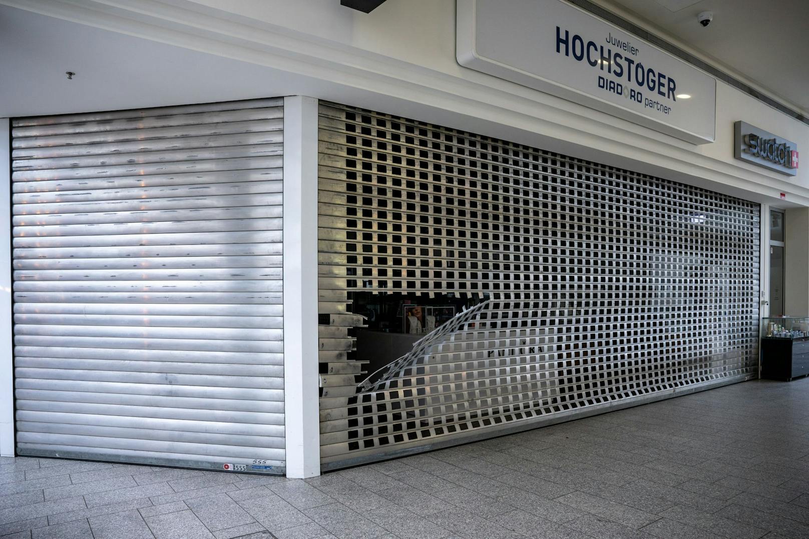 Gegen 2.30 Uhr ging in der Shoppingmall Haid Center in Ansfelden (Bez. Linz-Land) der Alarm los.