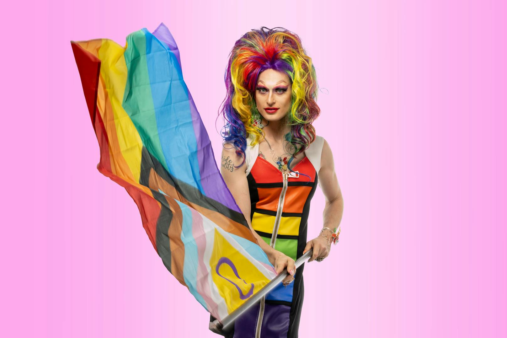 Belvedere feiert Pride Month mit Drag Queen Lesung