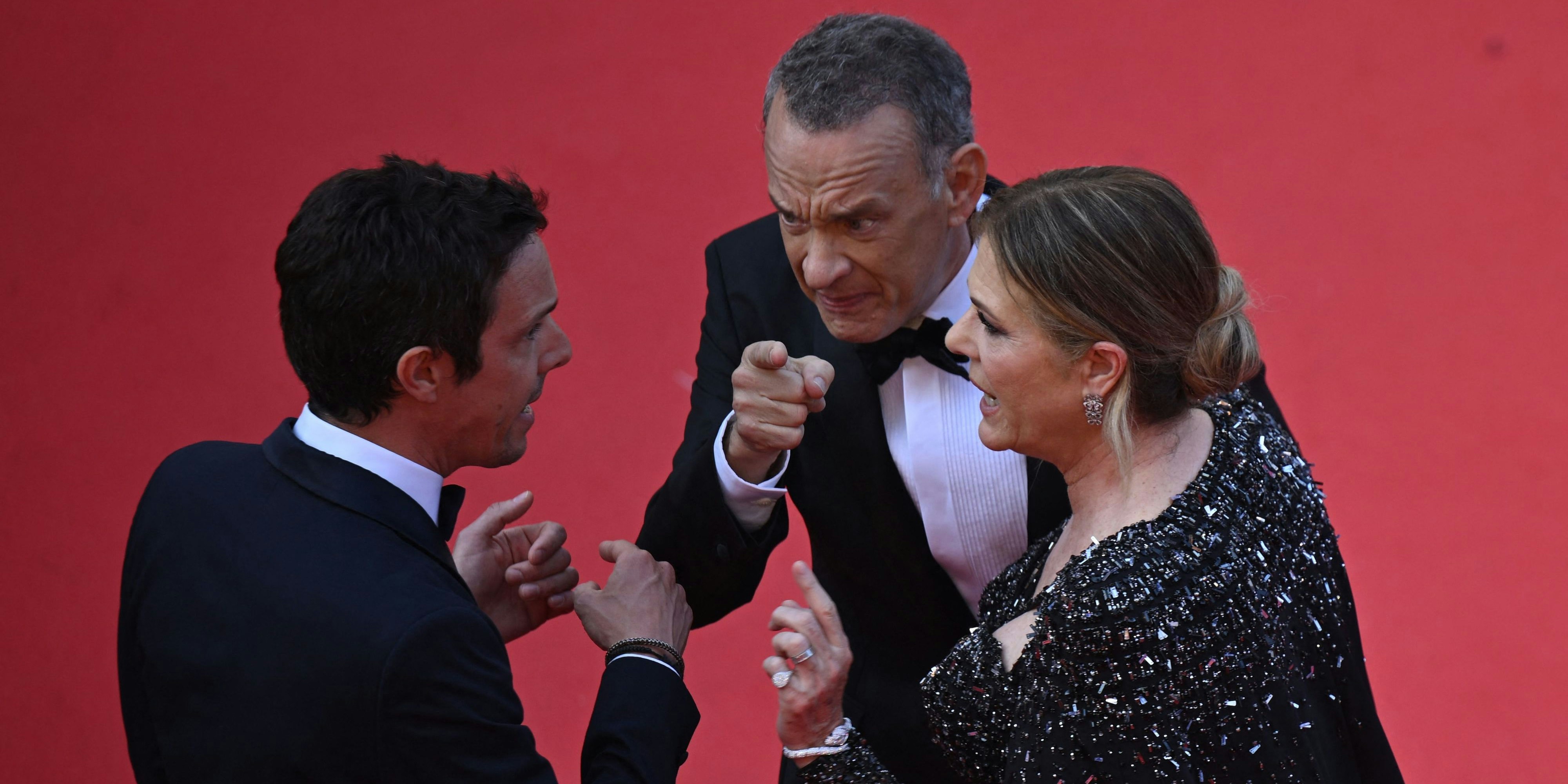 Mit zornigem Blick wurde Tom Hanks auf dem roten Teppich in Cannes fotografiert.