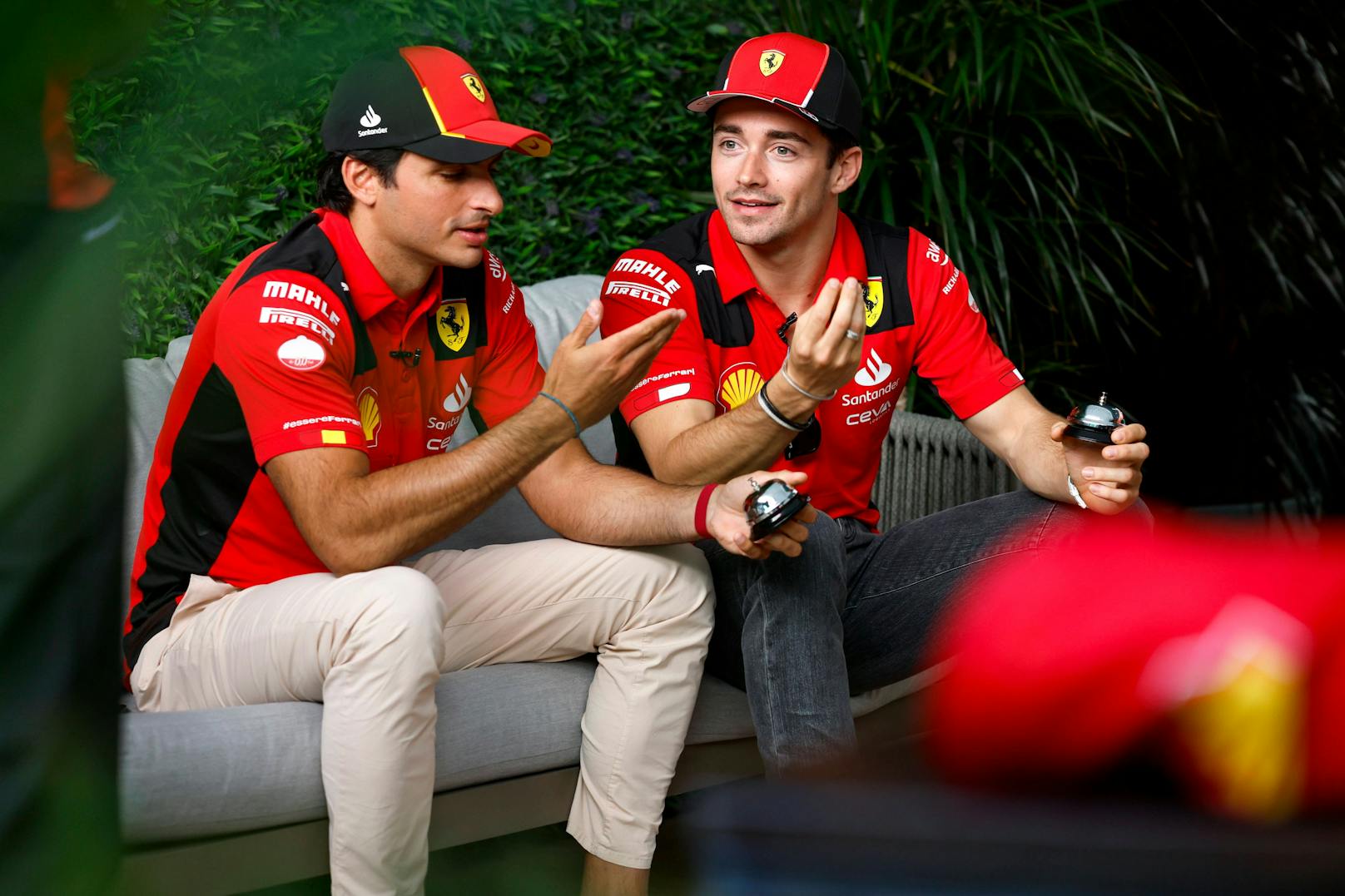 Carlos Sainz und Charles Leclerc