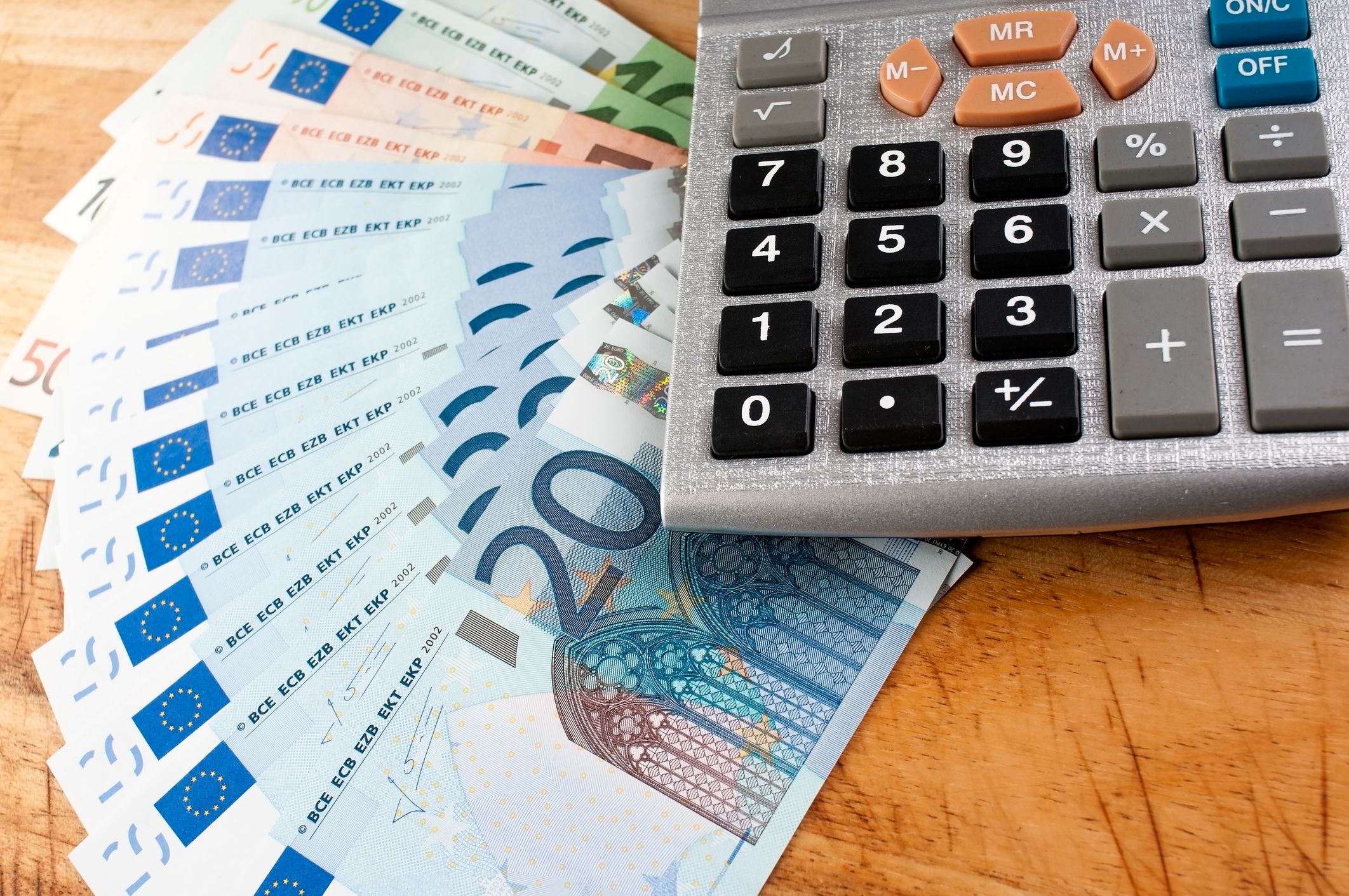 VSV klagt wegen mutmaßlich illegaler Gebühr: Kreditnehmer sollen von Banken Geld zurückbekommen.