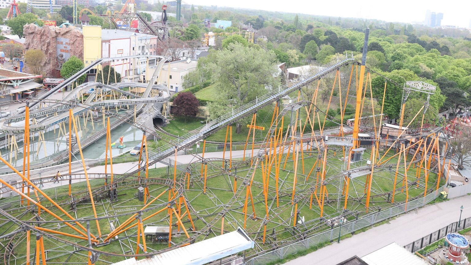 Die "Super 8er Bahn" wurde abgebaut und nach Indien verkauft.