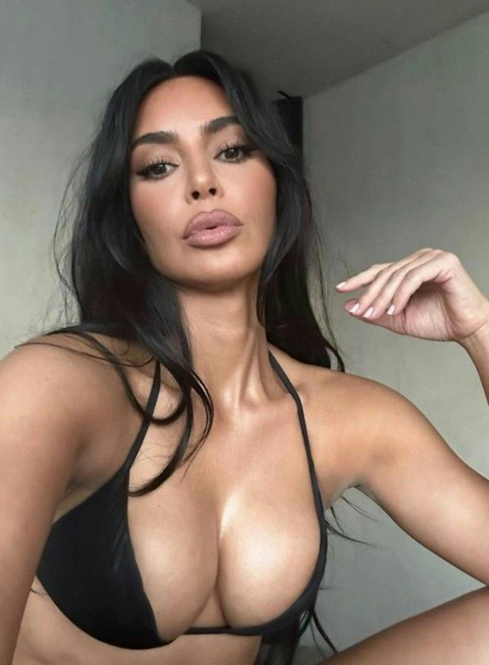Gewohnt freizügig zeigt sich auch Kim Kardashian in ihrem sommerlichen Look auf Social Media.