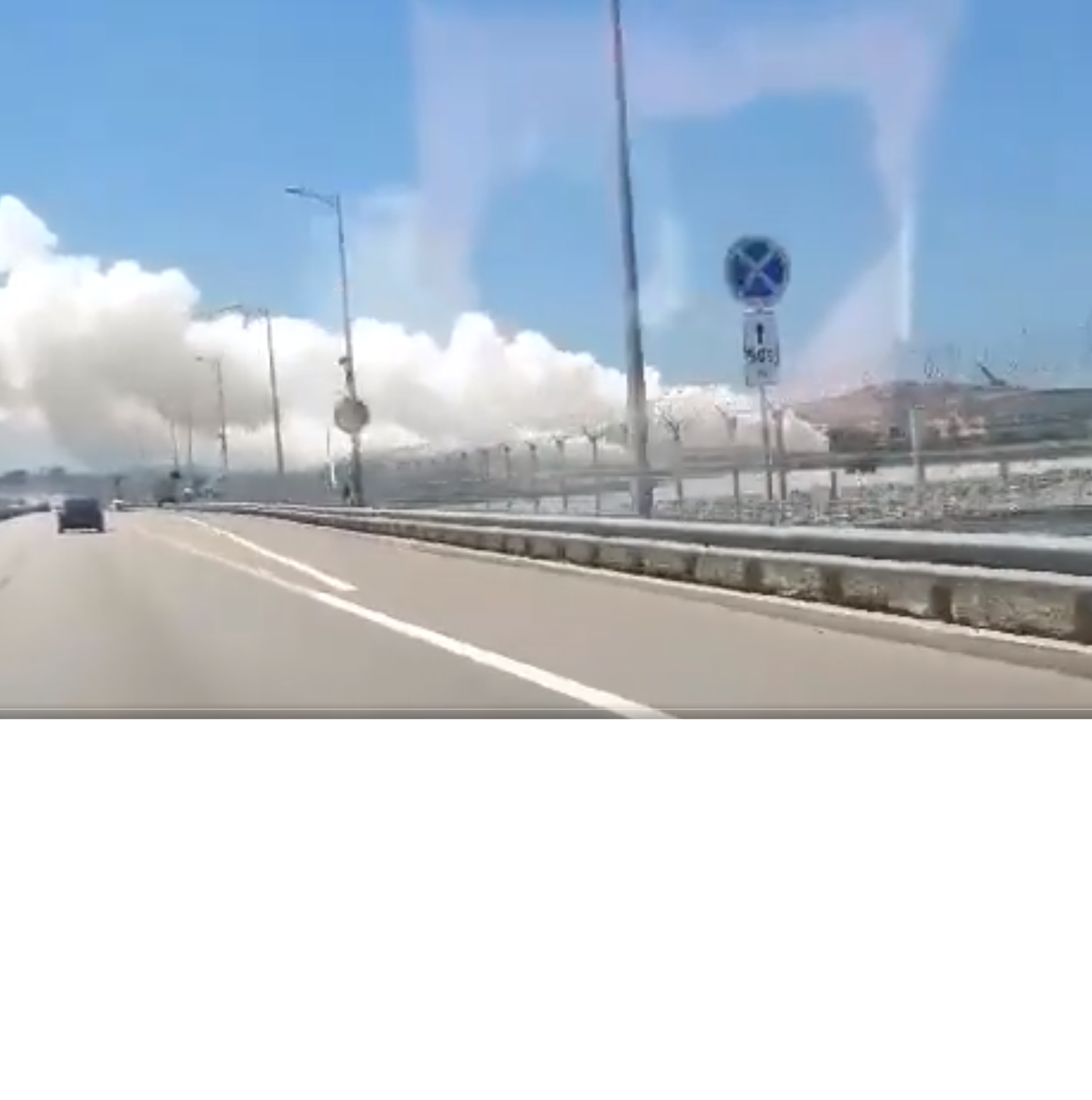 Über der Straße von Kertsch stieg am Mittwoch Rauch auf. 