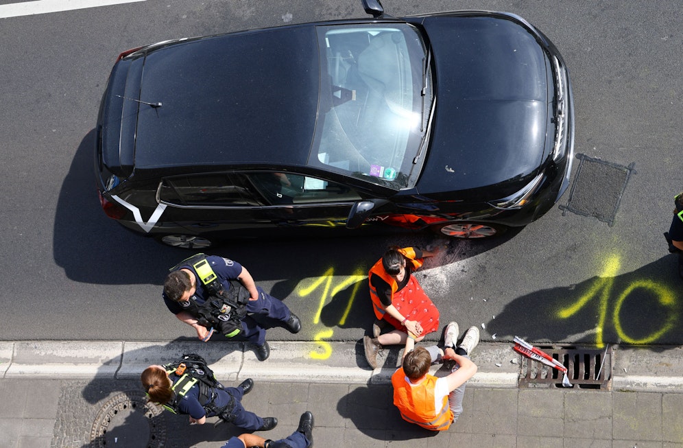 Rund 170 Beamte durchsuchten am 24. Mai 2023 zahlreiche Wohnungen und Geschäftsräume der Mitglieder der 