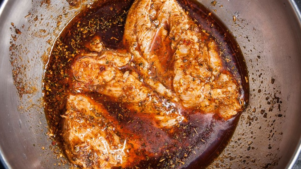 Die Arbeiterkammer in OÖ testete mariniertes Hühnerfleisch. Das Ergebnis war teils ekelhaft.