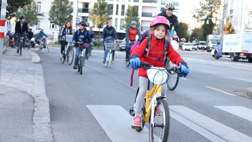 Kinder radeln für Sicherheit am Schulweg - hier bei der Tour im September 2022