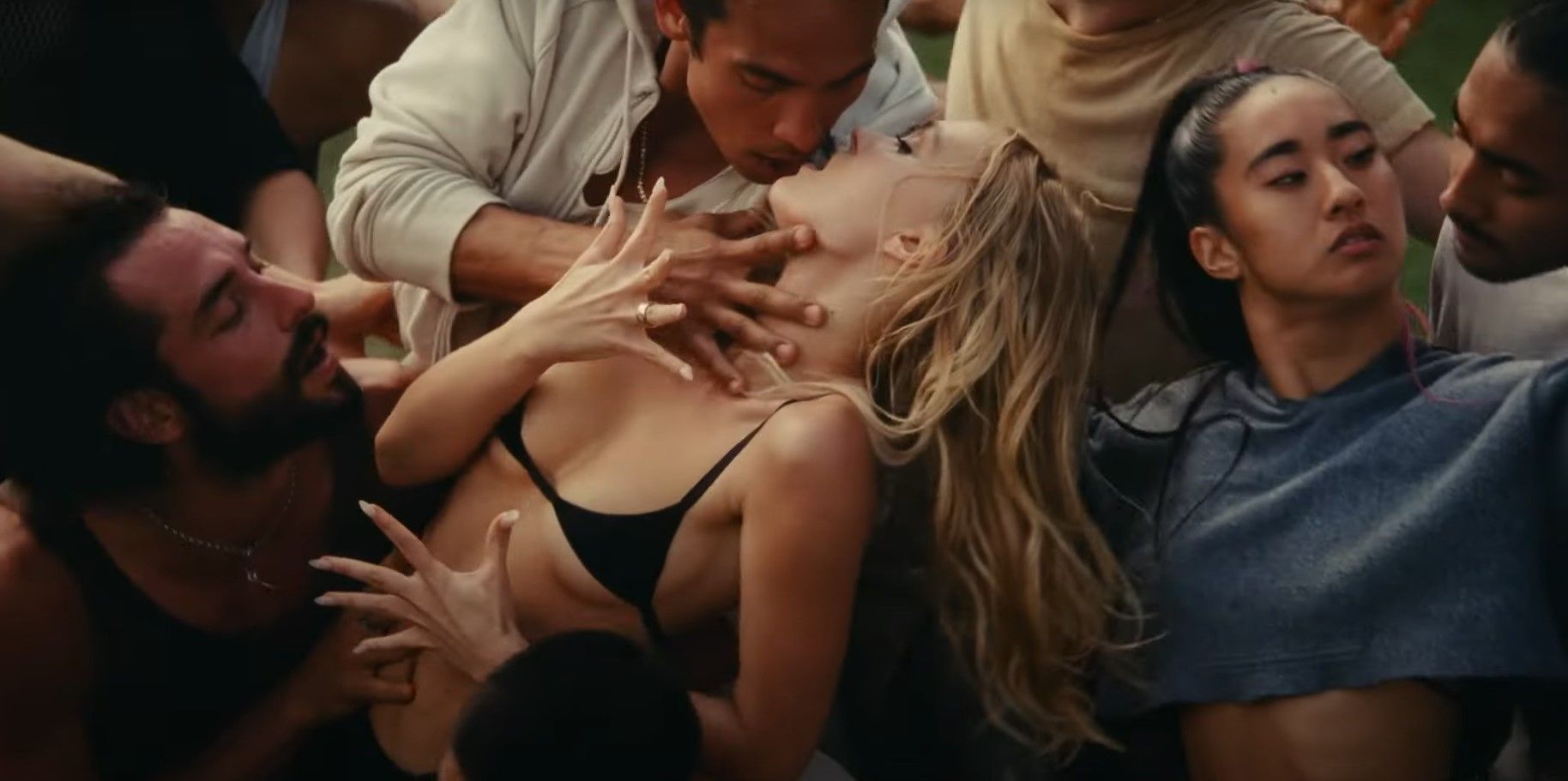 Lily-Rose Depp bringt in der Serie "The Idol" einige Tabus.