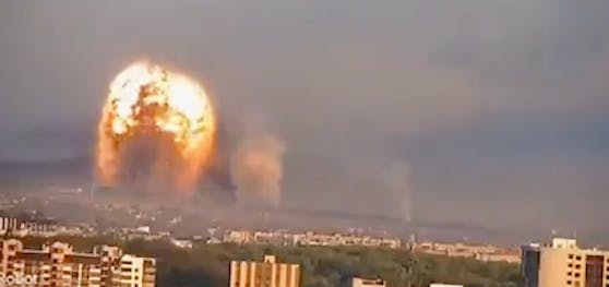 Die Explosion bei Chmelnyzkyj wurde aus mehreren Perspektiven gefilmt. 