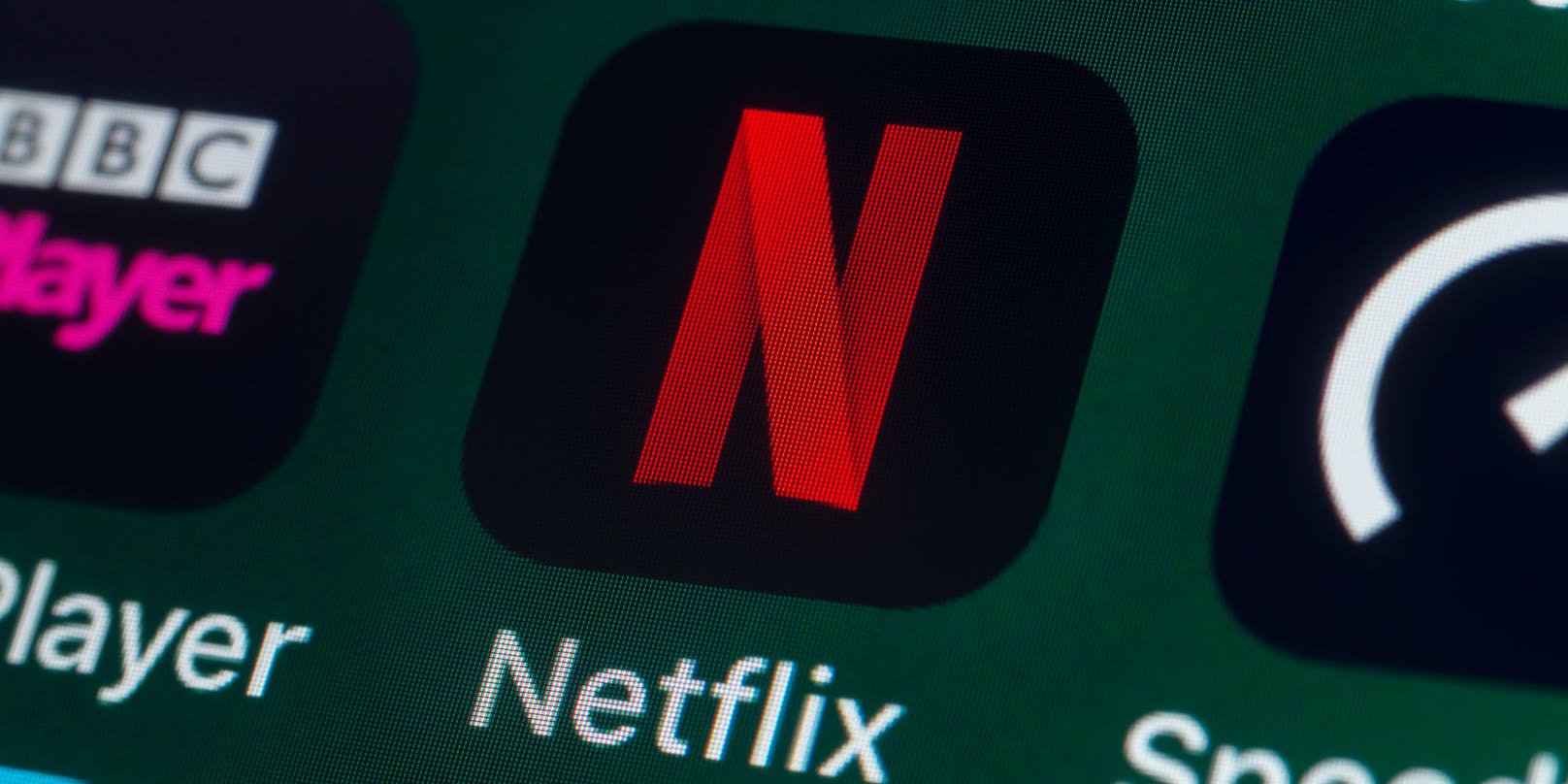 Netflix schränkt das kostenlose Teilen und nun auch das Basis-Abo ein.