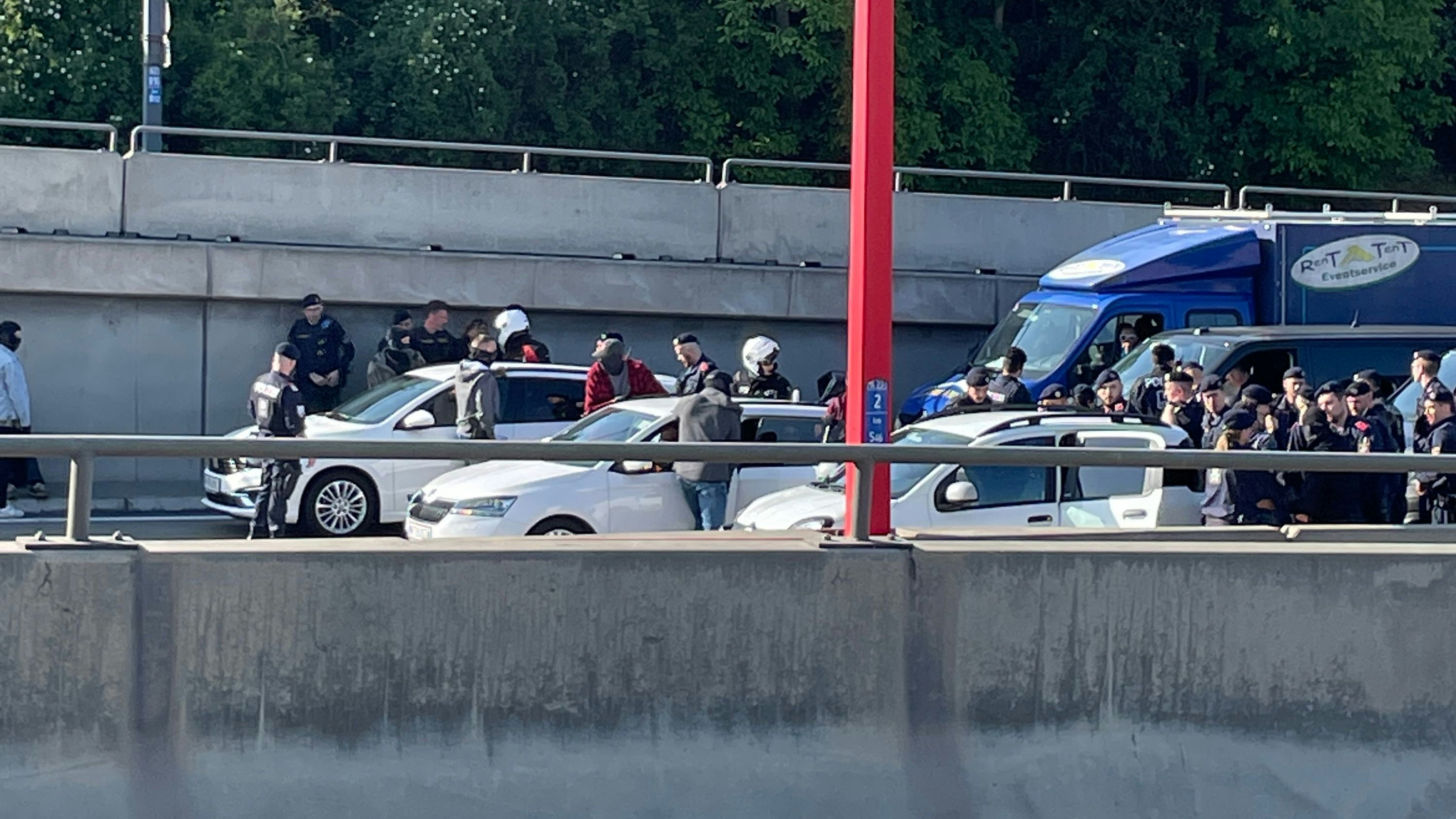 Am 25. Mai 2023 legten die Klima-Kleber der Letzten Generation bei ihrer Aktion die Wiener Tangente lahm.