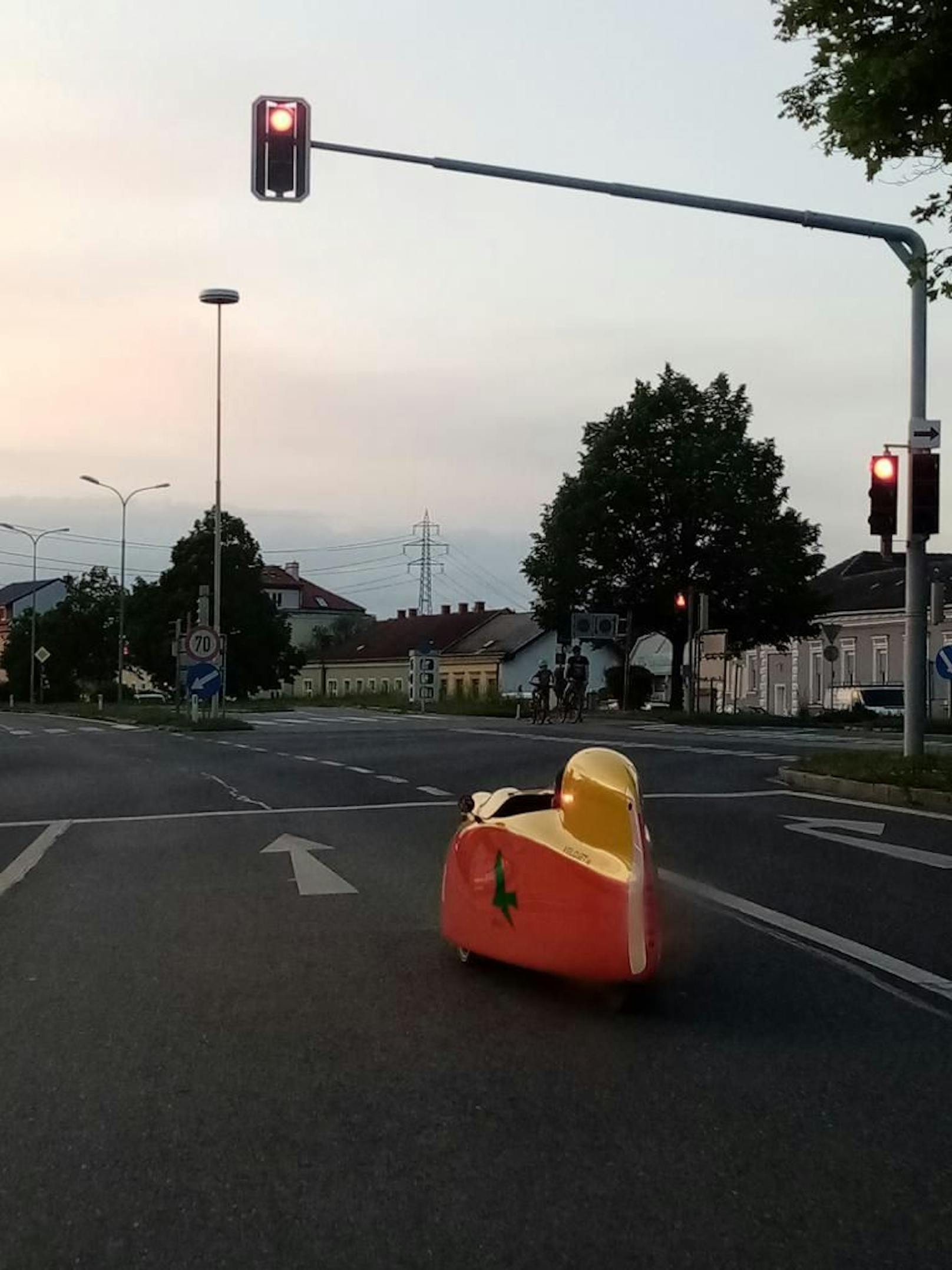 UFO-Rad an Kreuzung in Langenzersdorf
