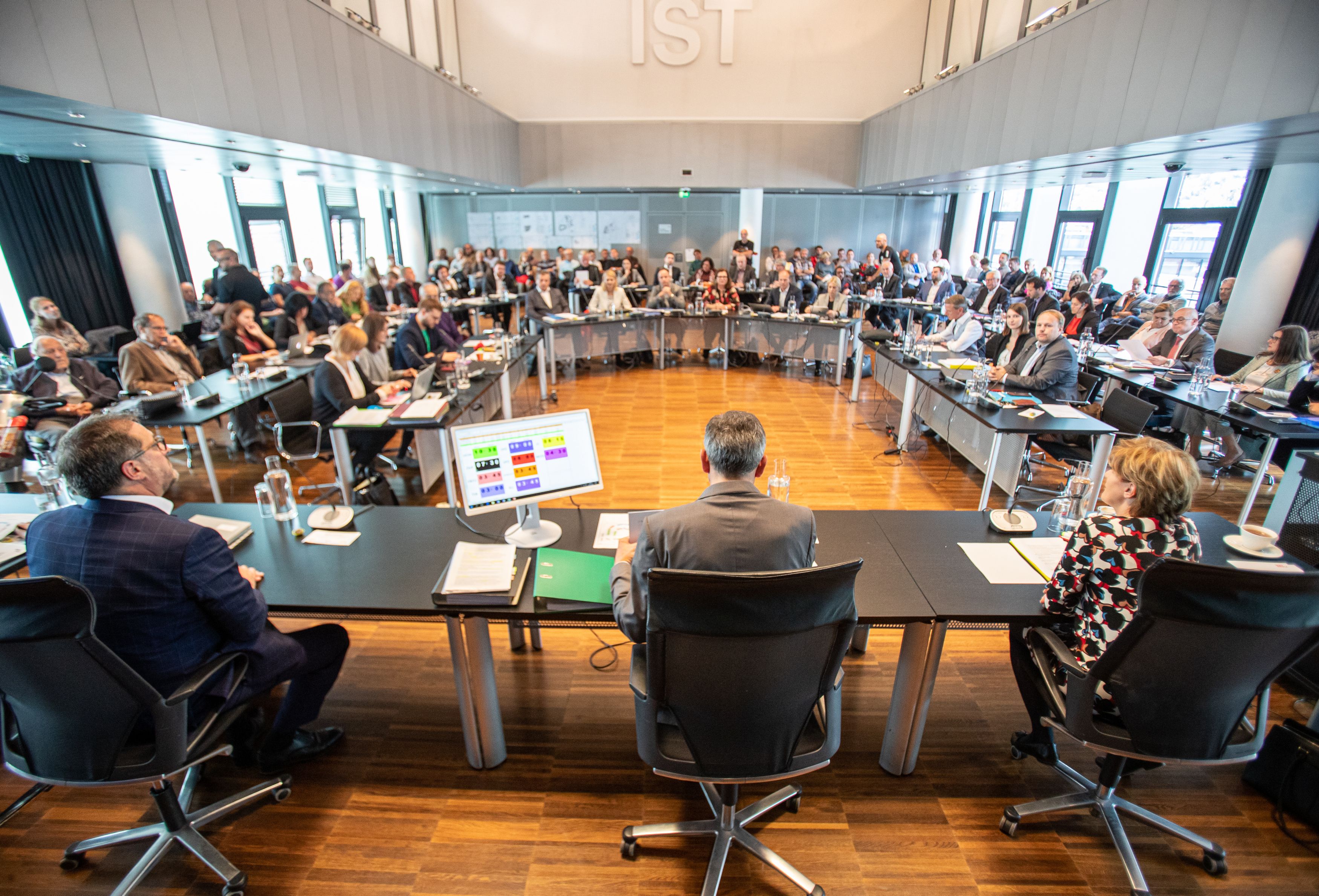 Trägt der Konsum von Alkohol zum toxischen Klima im Innsbrucker Gemeinderat bei?